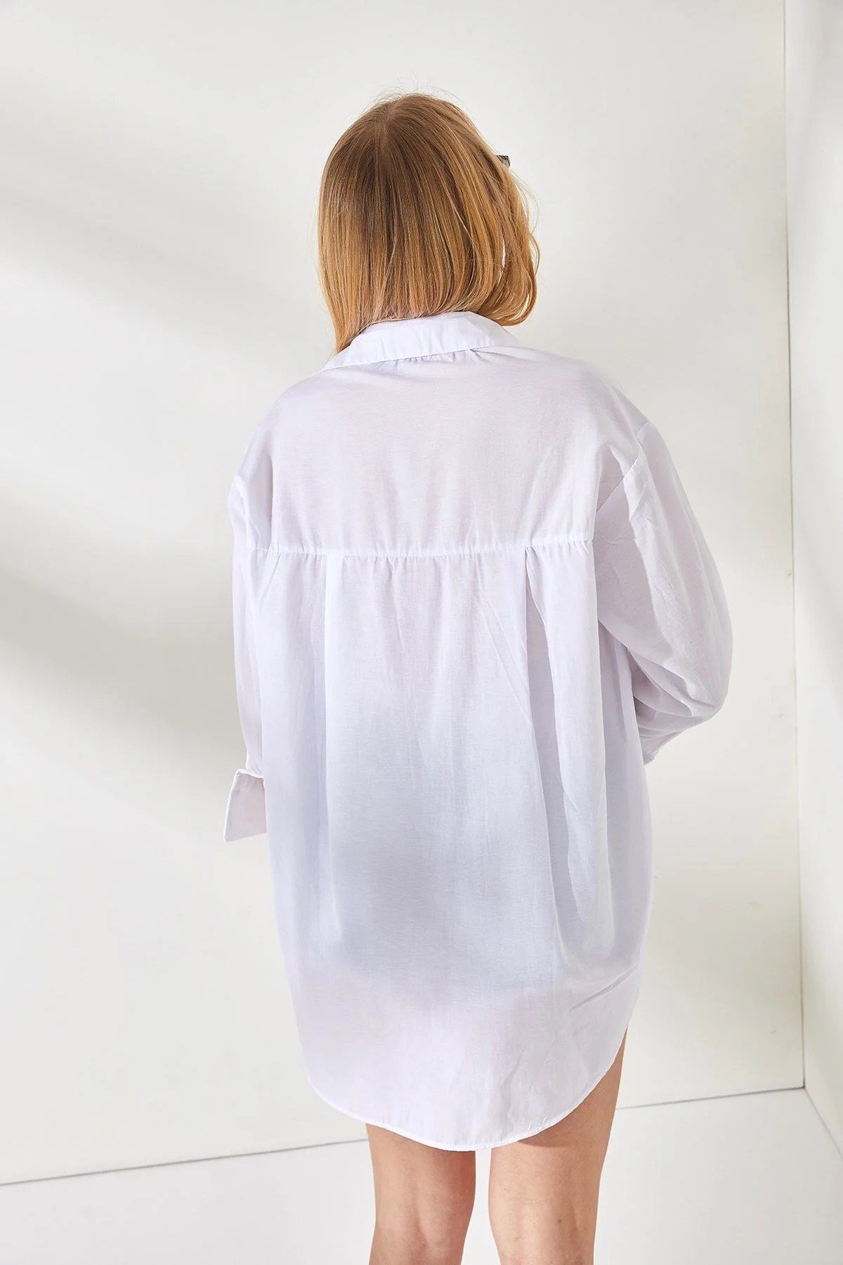 Yanları Düğme Detaylı Oversize Dokuma Gömlek Beyaz