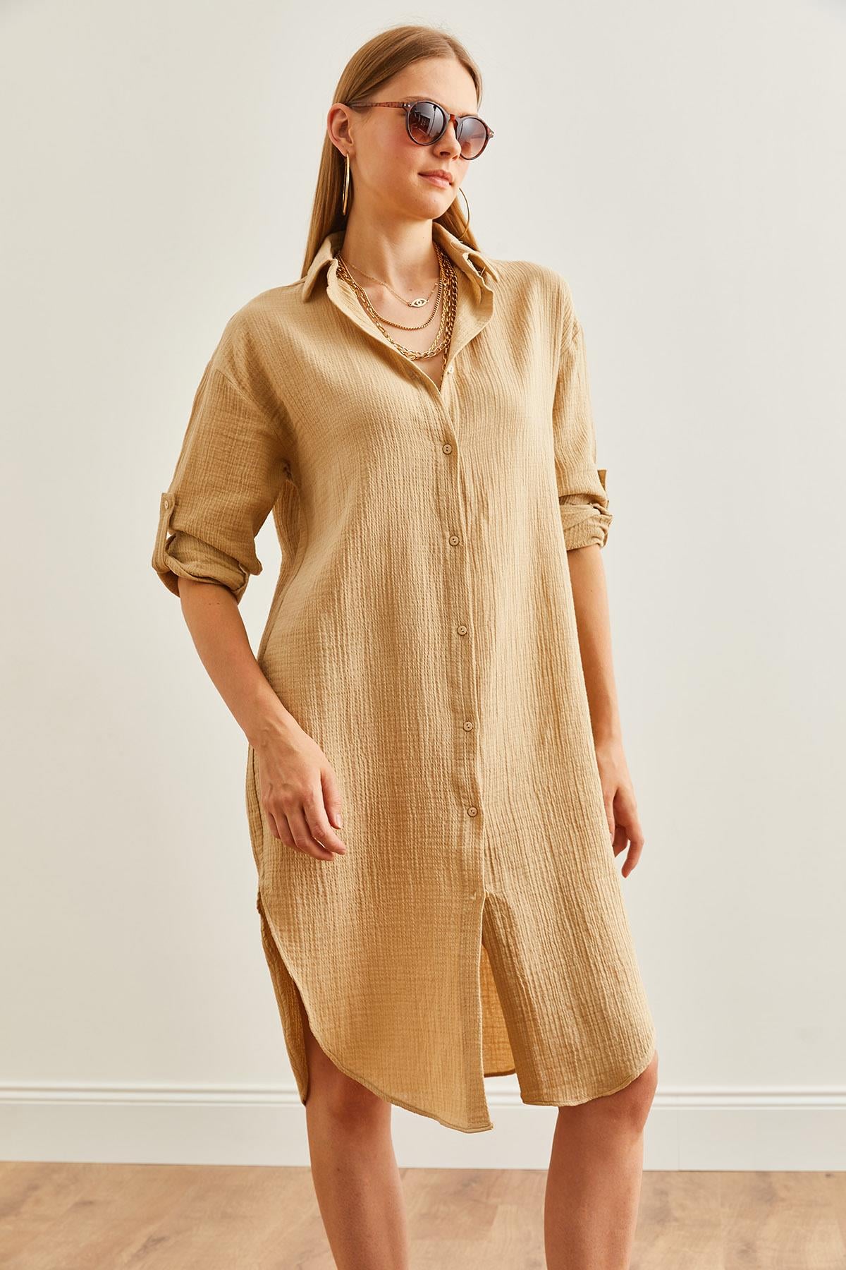 Yanları Oval Yırtmaçlı Müslin Gömlek Elbise Camel