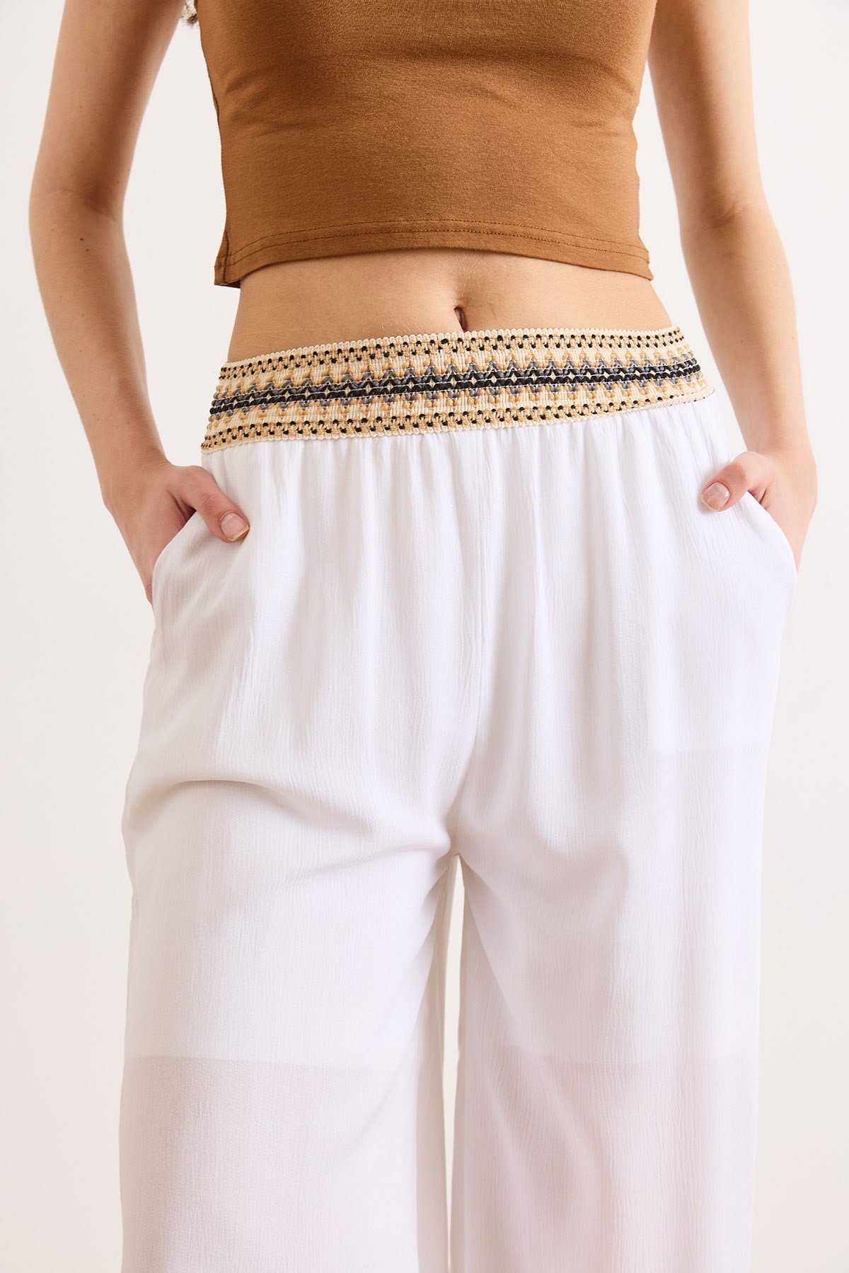Yarıya Kadar Astarlı Crinkle Bel Detaylı Pantolon Beyaz