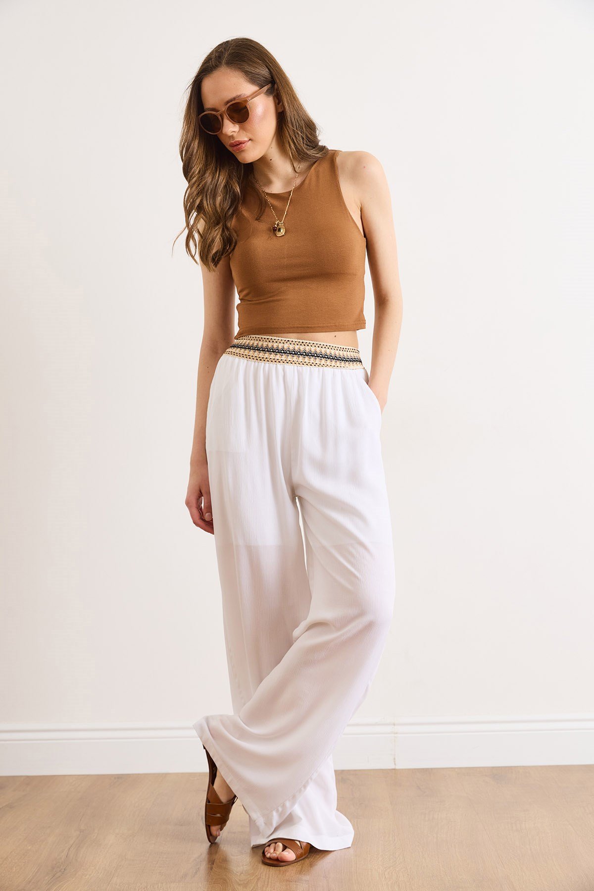 Yarıya Kadar Astarlı Crinkle Bel Detaylı Pantolon Beyaz