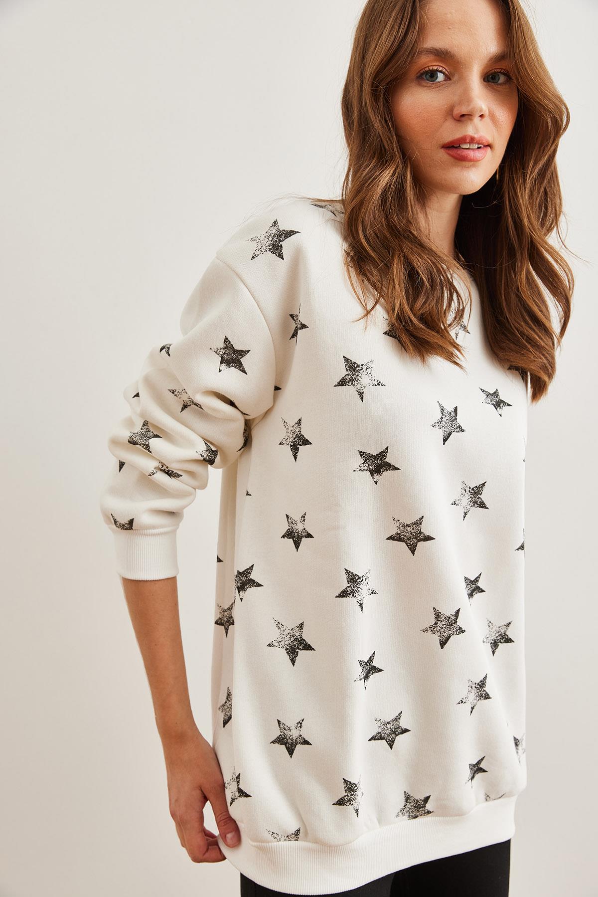 Yıldız Baskılı Oversize Şardonlu Sweatshirt Ekru Siyah