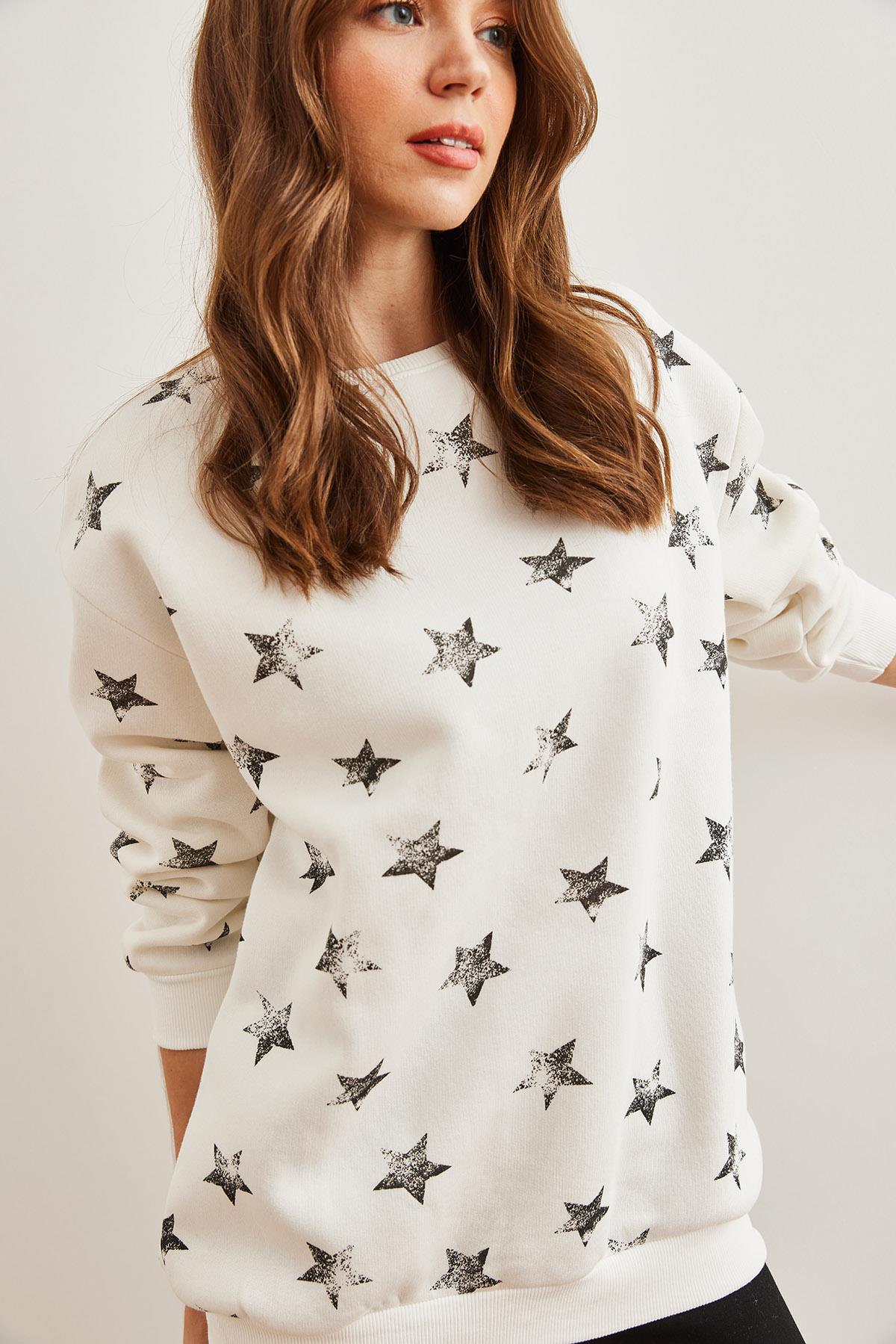 Yıldız Baskılı Oversize Şardonlu Sweatshirt Ekru Siyah
