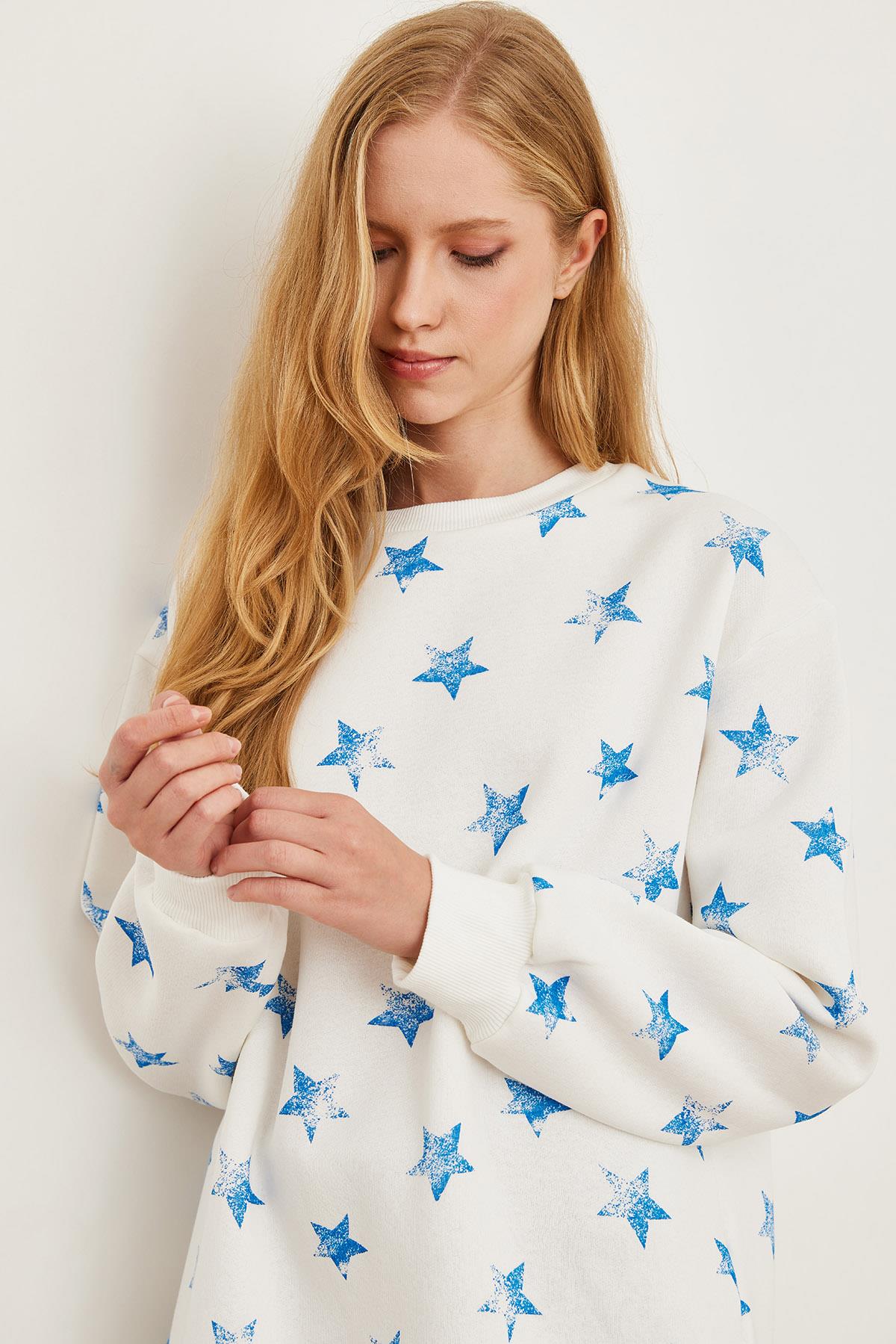 Yıldız Baskılı Oversize Şardonlu Sweatshirt Ekru mavi