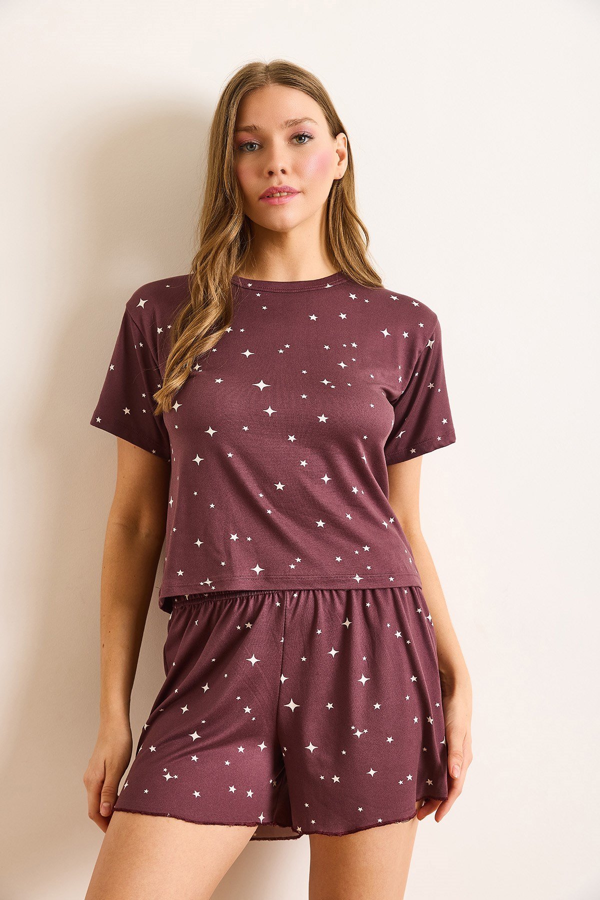 Yıldız Baskılı Süet Dokulu Şortlu Pijama Takımı Bordo