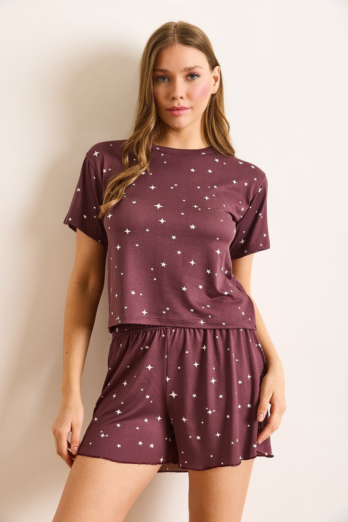 Yıldız Baskılı Süet Dokulu Şortlu Pijama Takımı Bordo