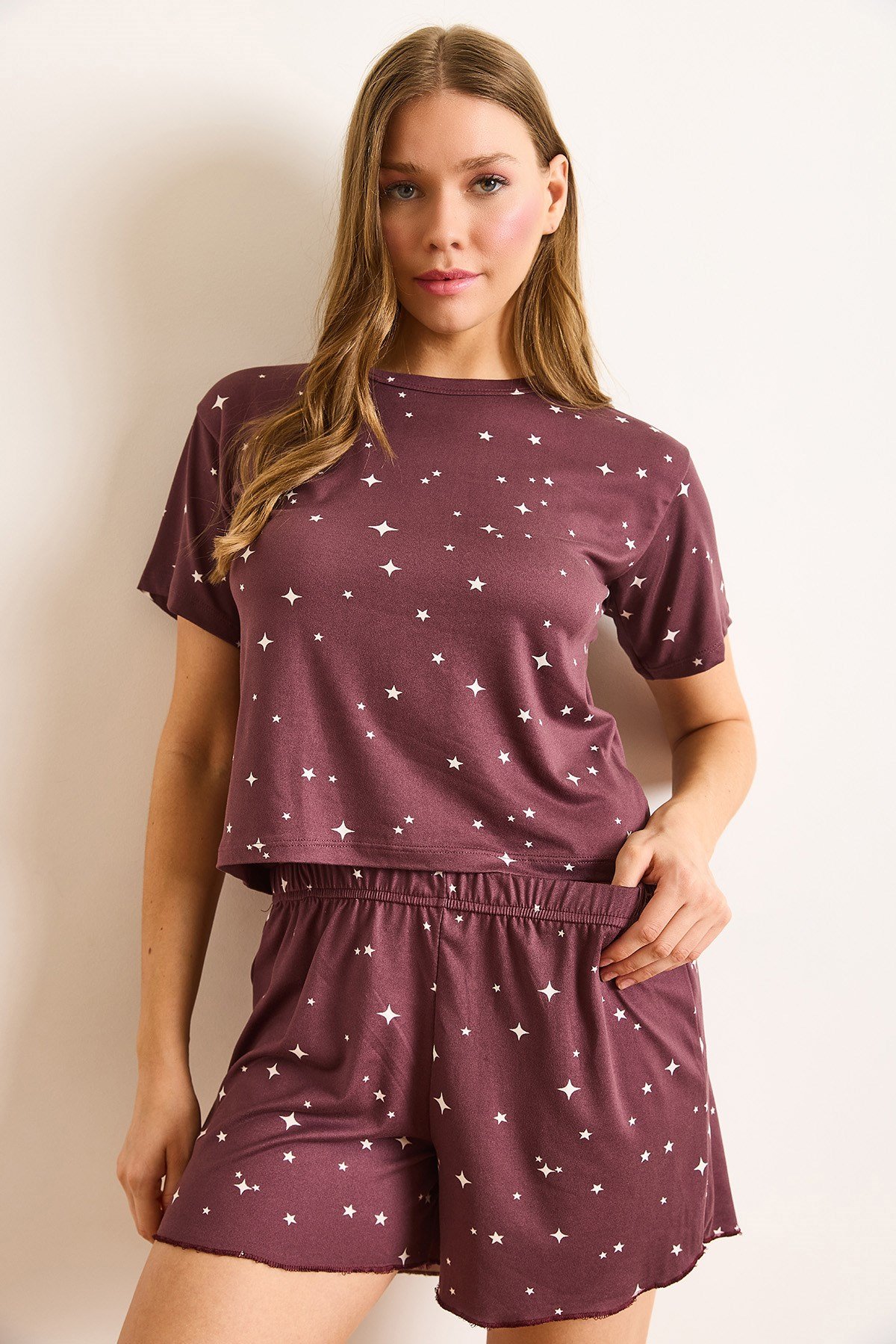 Yıldız Baskılı Süet Dokulu Şortlu Pijama Takımı Bordo