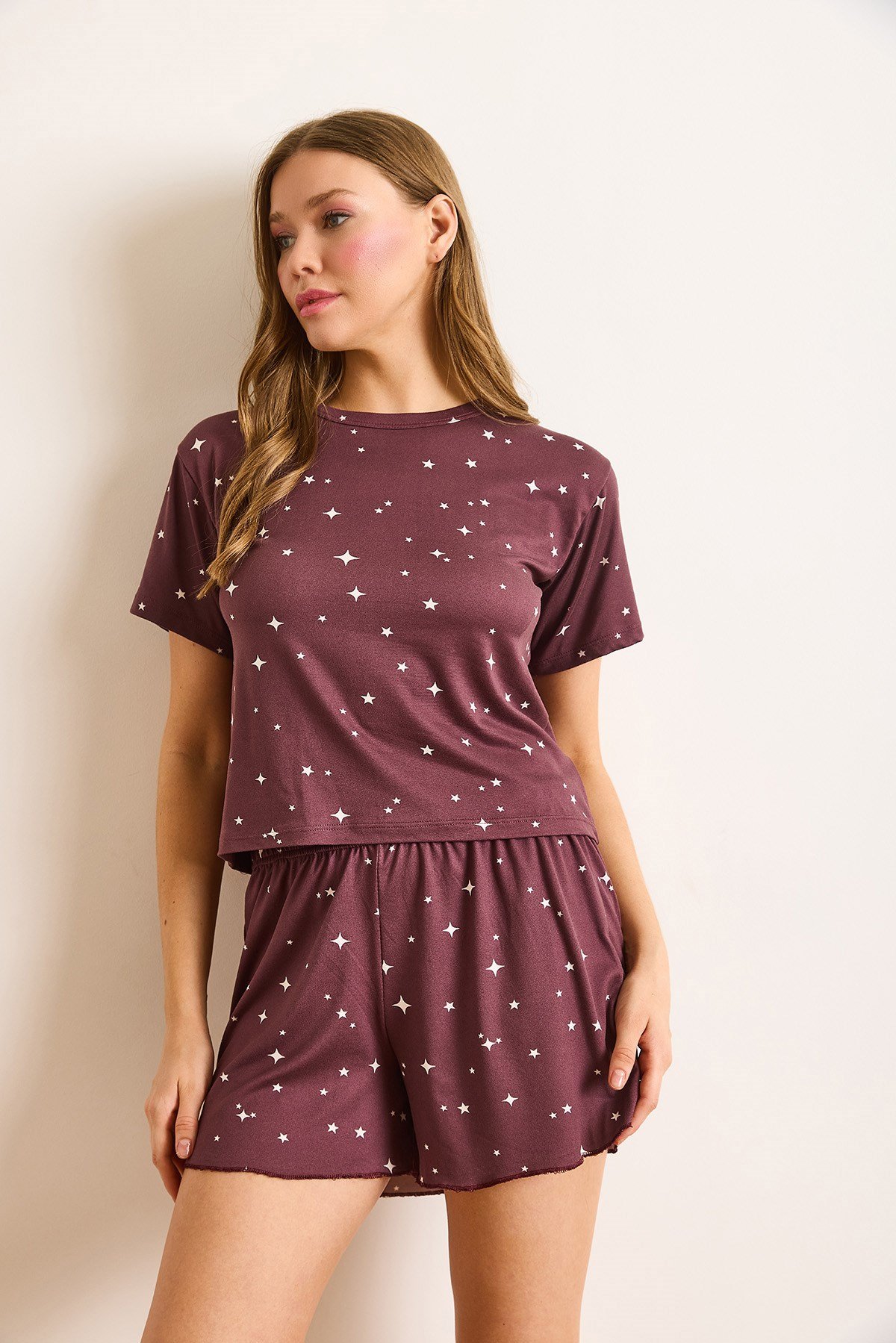 Yıldız Baskılı Süet Dokulu Şortlu Pijama Takımı Bordo
