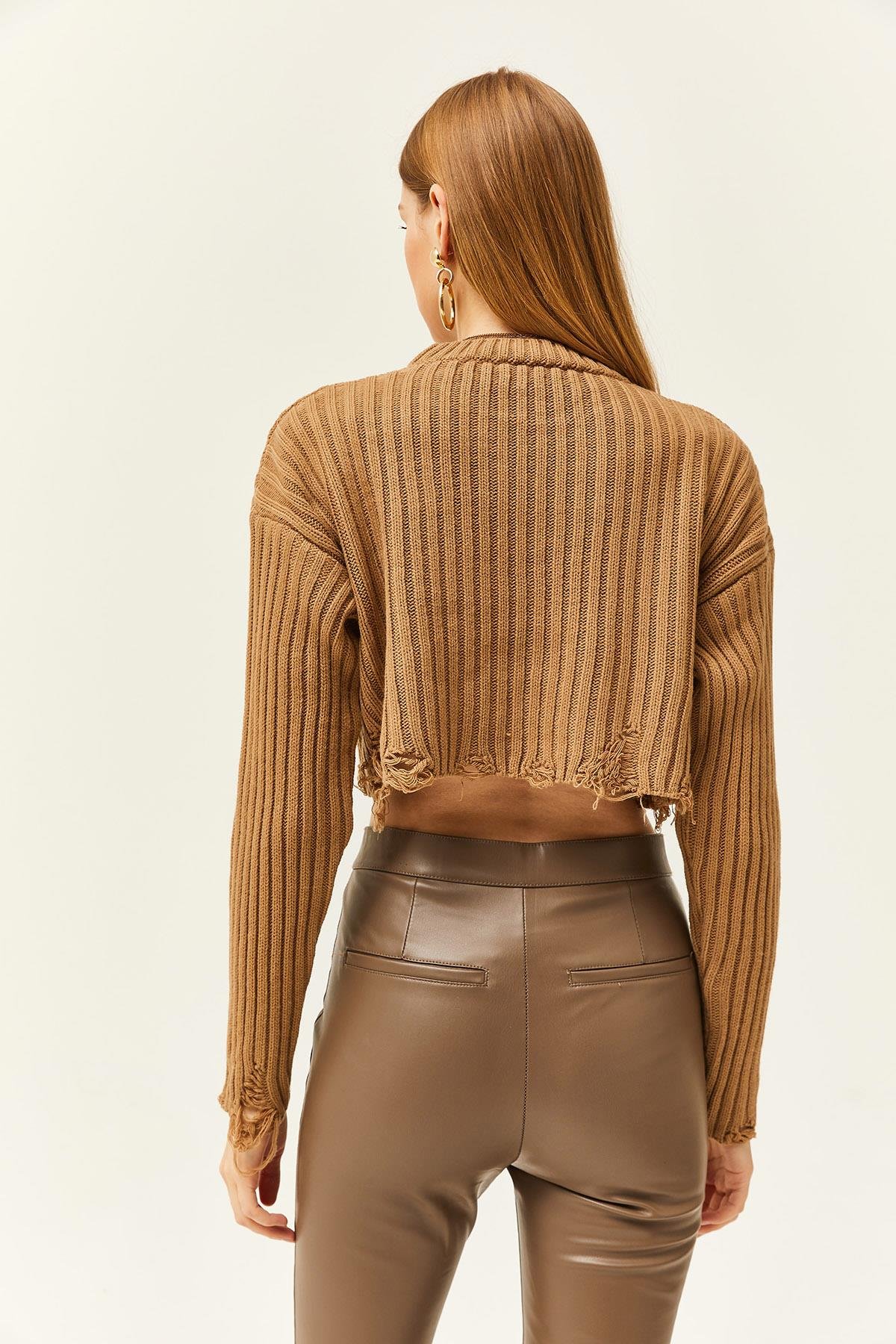 Yırtık Detaylı Kalın Crop Triko Kazak Camel