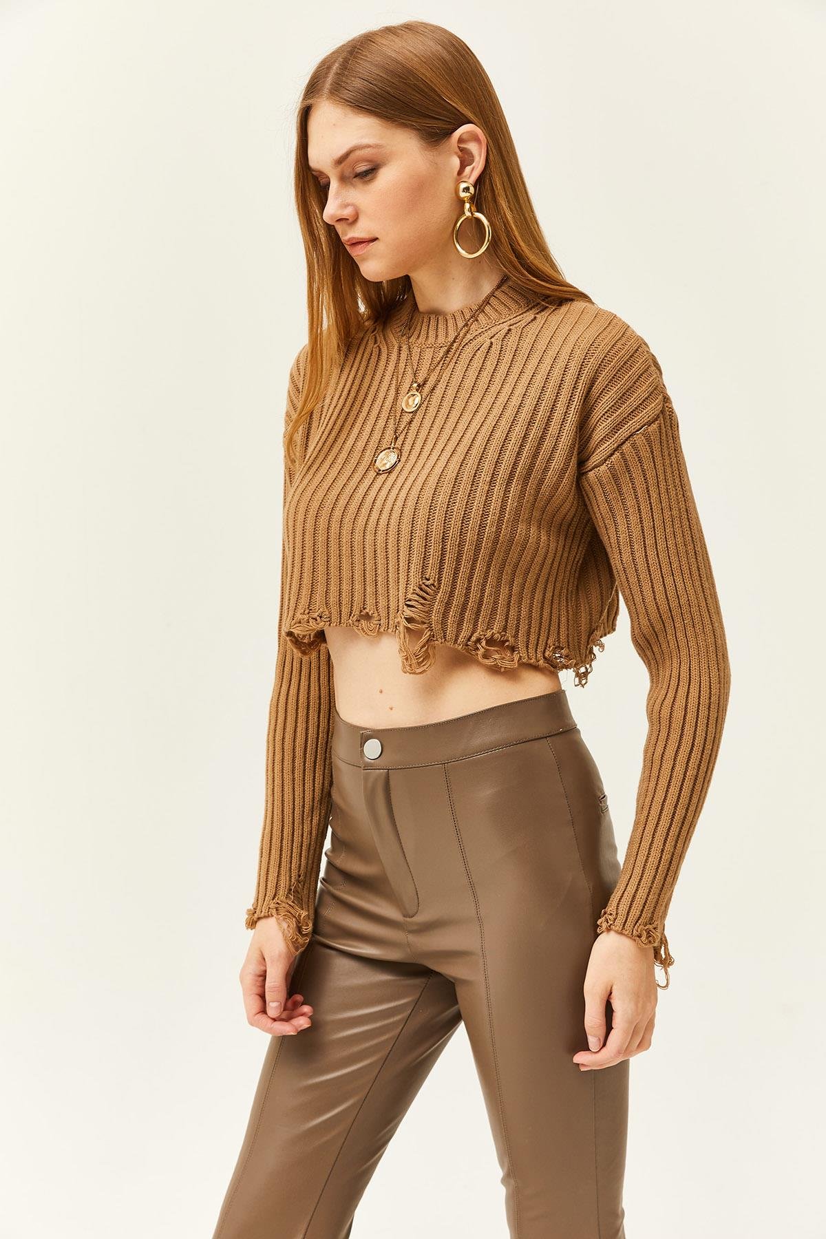 Yırtık Detaylı Kalın Crop Triko Kazak Camel