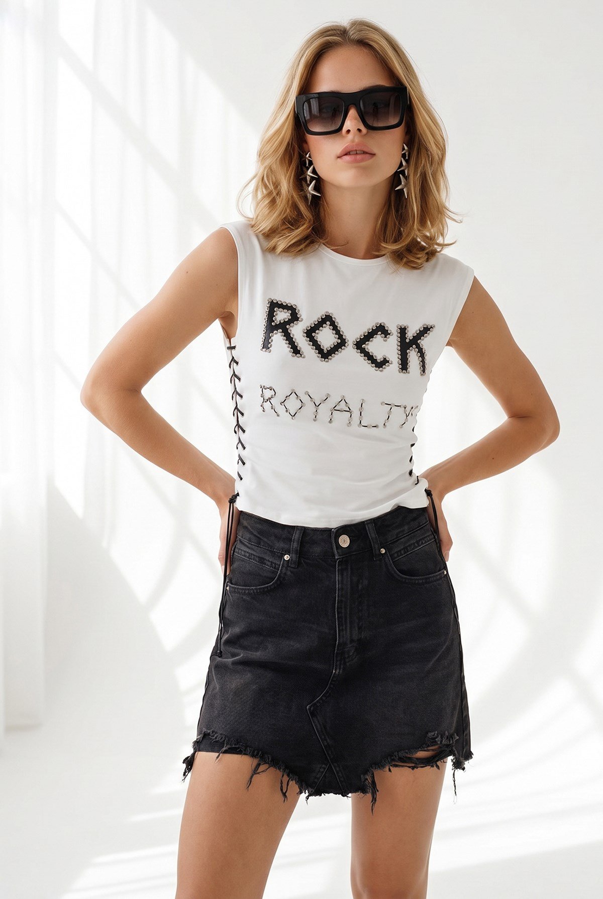 Yırtık Detaylı Püsküllü Denim Mini Etek Siyah