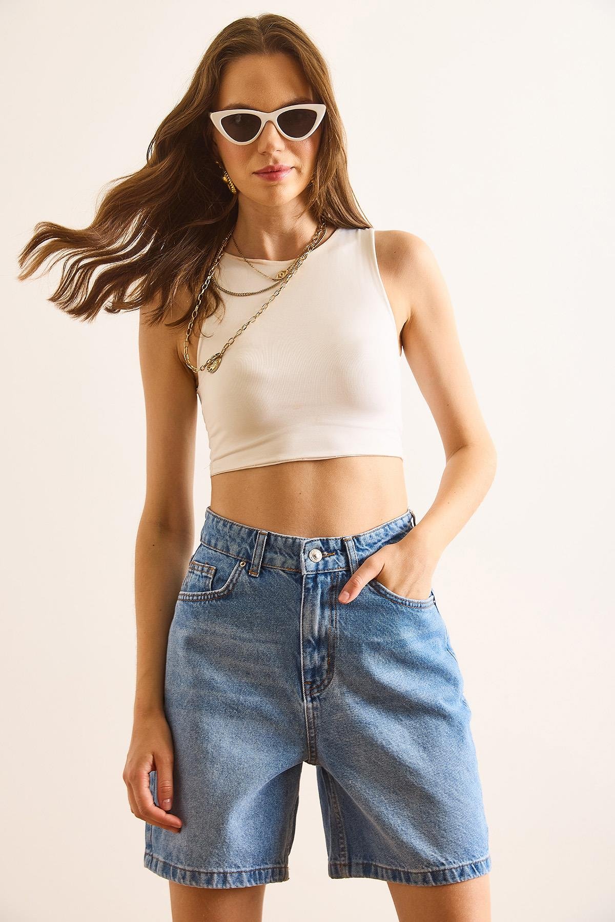 Yüksek Bel Cepli Denim Şort Açık Mavi
