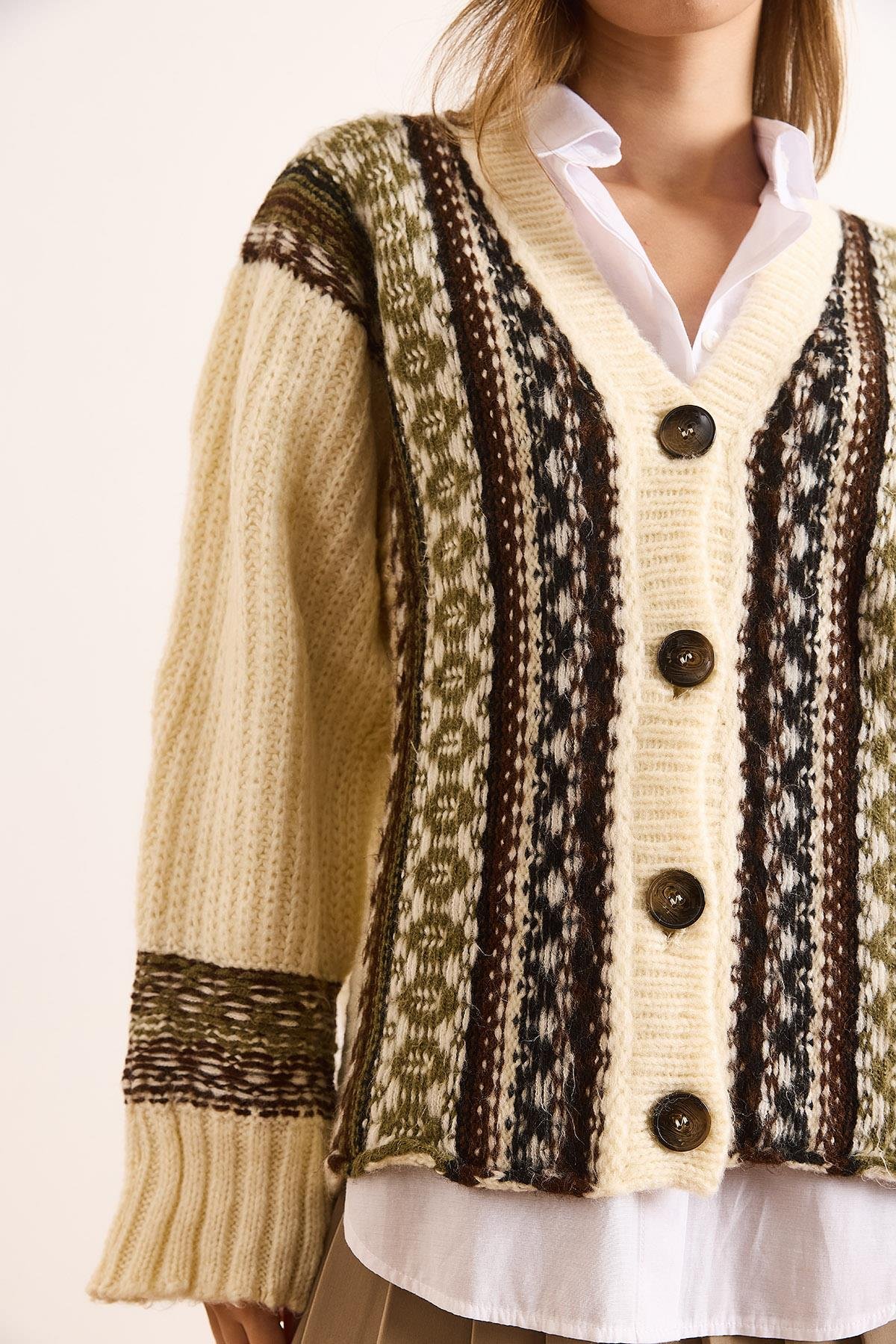 Yumuşak Dokulu Desenli Oversize Triko Hırka Ekru Yeşil