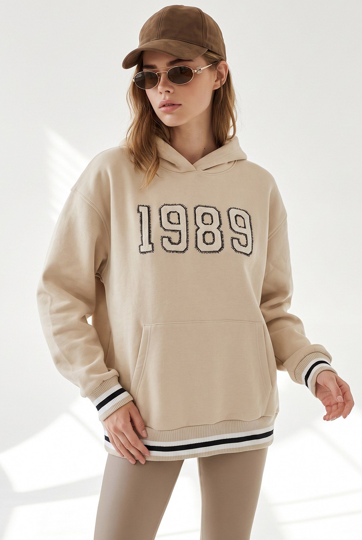 Yumuşak Dokulu Şardonlu Nakış Şerit Detaylı Sweatshirt Taş