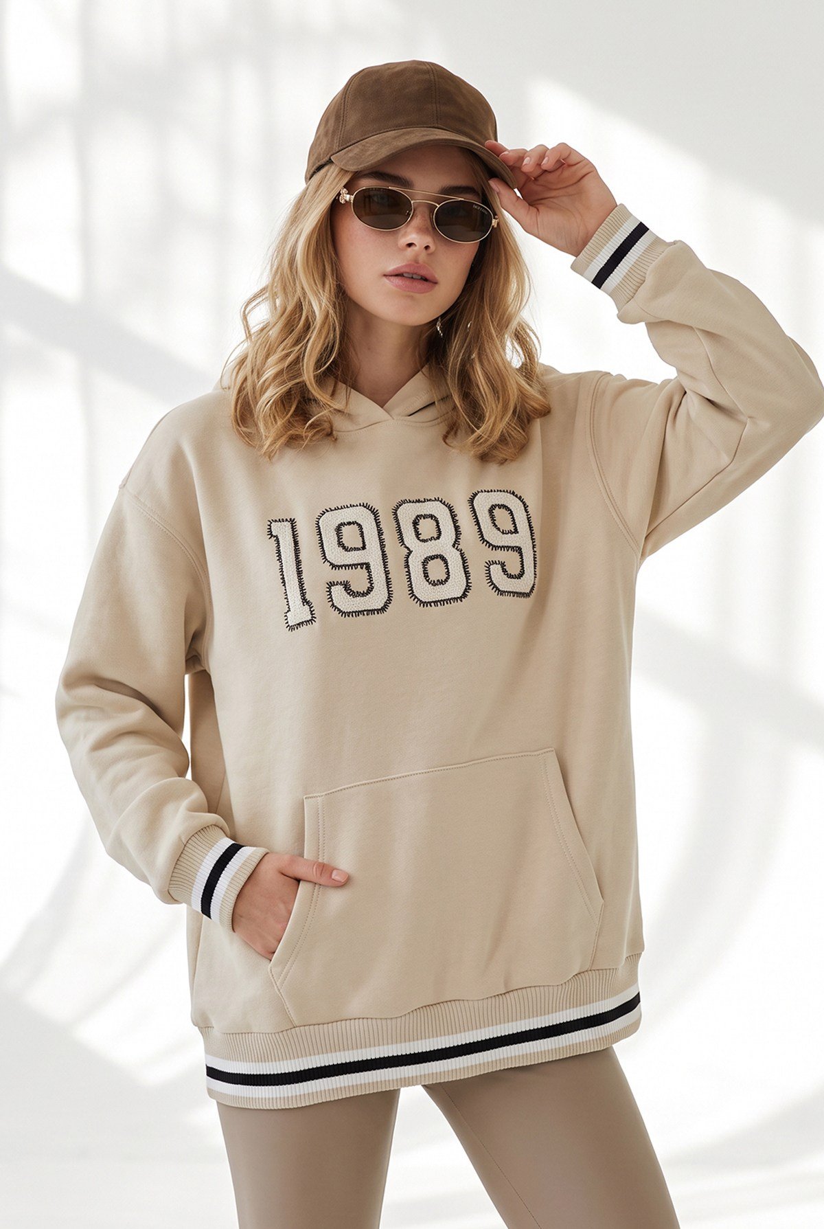 Yumuşak Dokulu Şardonlu Nakış Şerit Detaylı Sweatshirt Taş