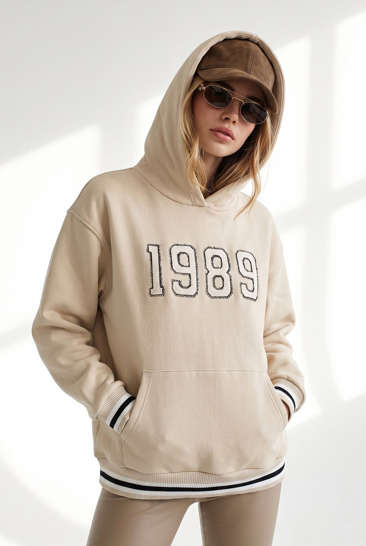 Yumuşak Dokulu Şardonlu Nakış Şerit Detaylı Sweatshirt Taş