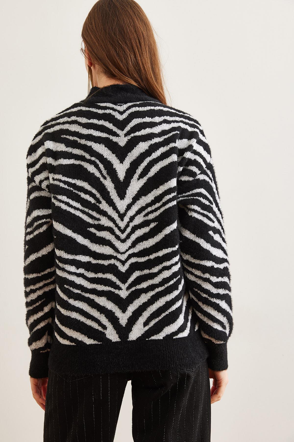 Yumuşak Dokulu Zebra Kazak Siyah