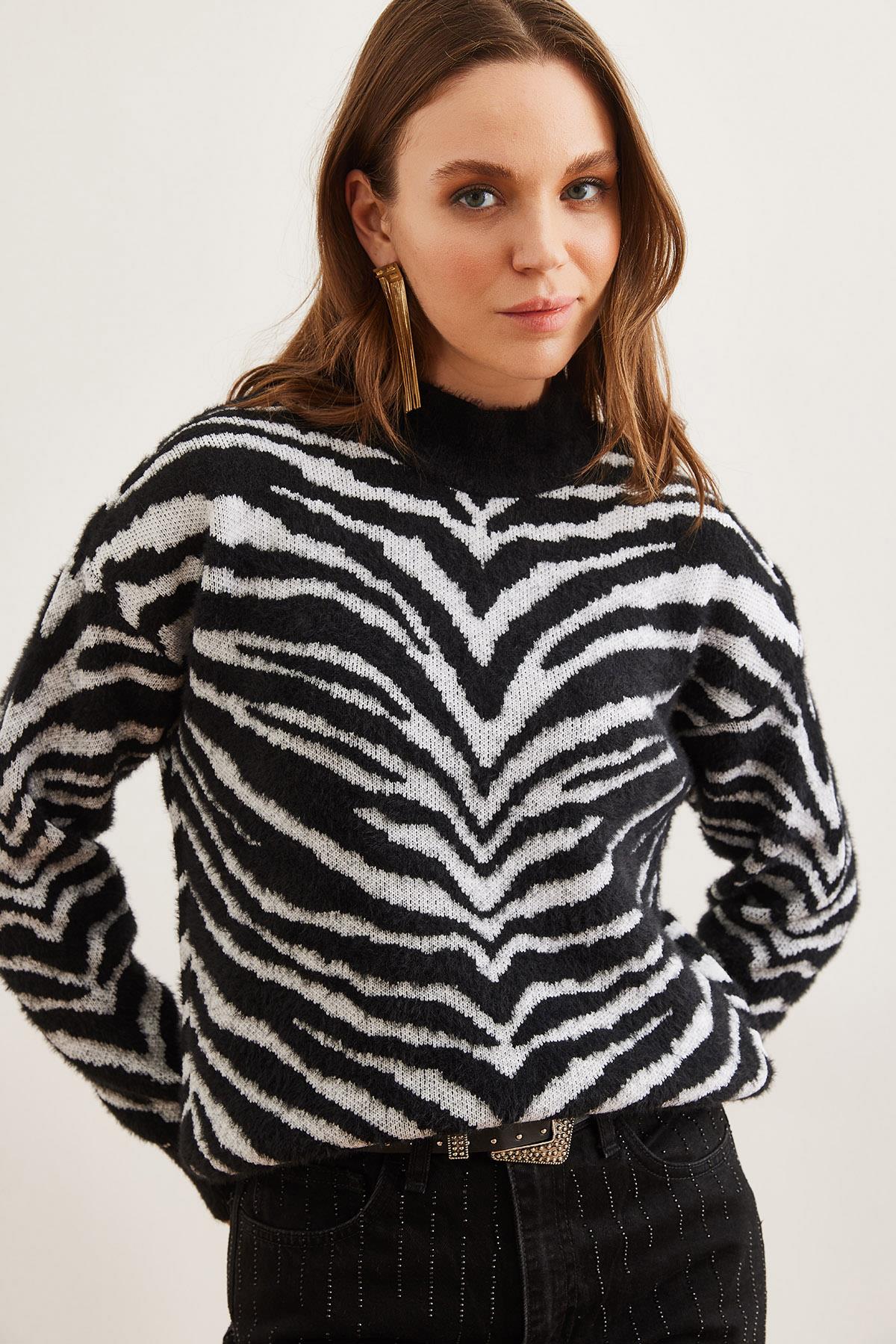 Yumuşak Dokulu Zebra Kazak Siyah