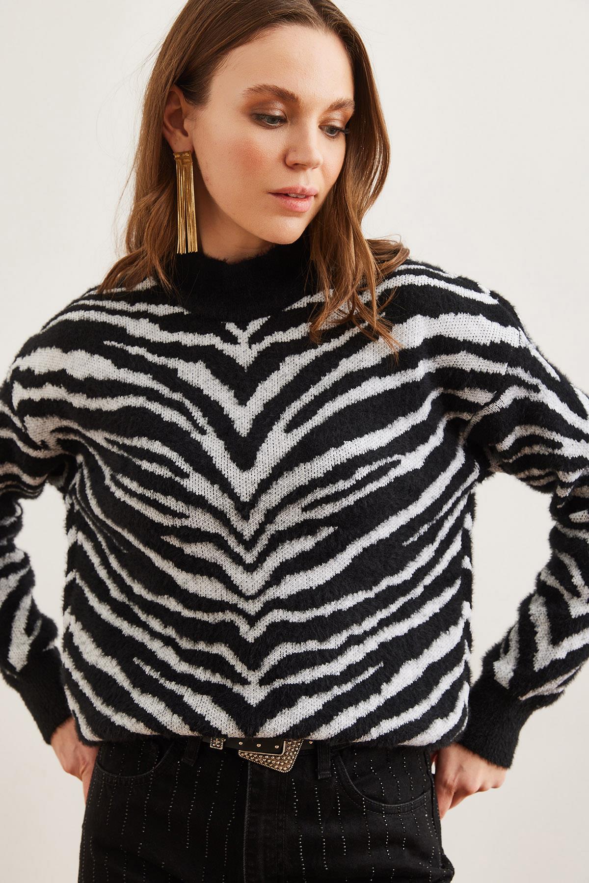 Yumuşak Dokulu Zebra Kazak Siyah