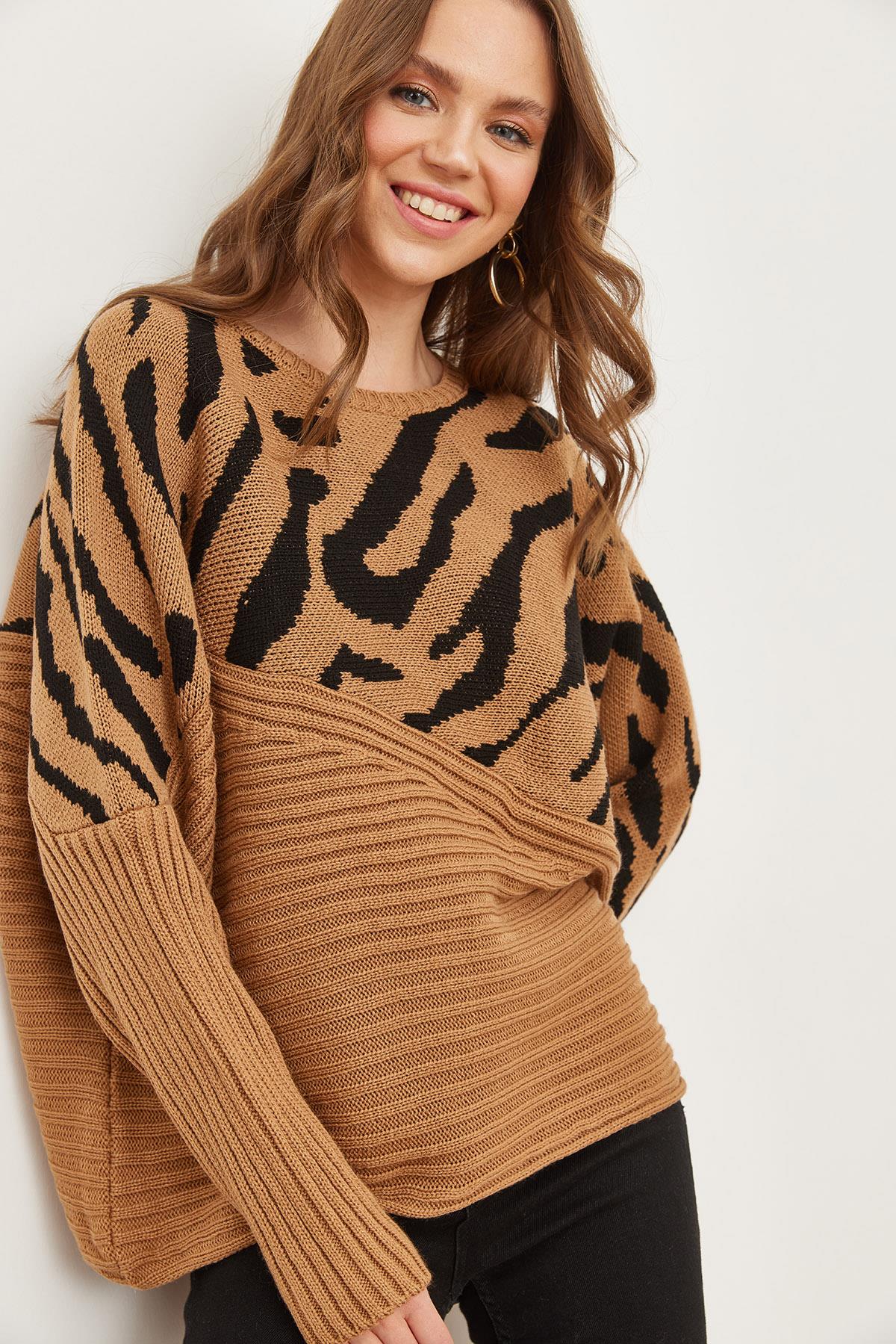 Zebra Detaylı Triko Kazak Camel