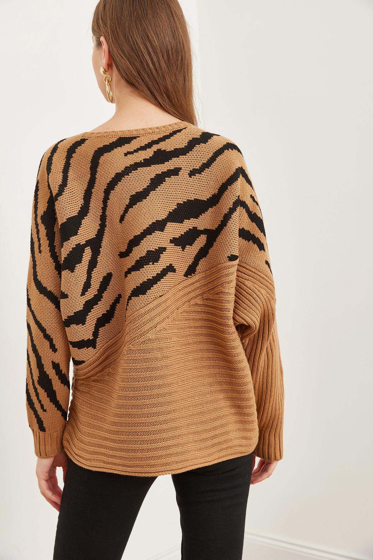 Zebra Detaylı Triko Kazak Camel