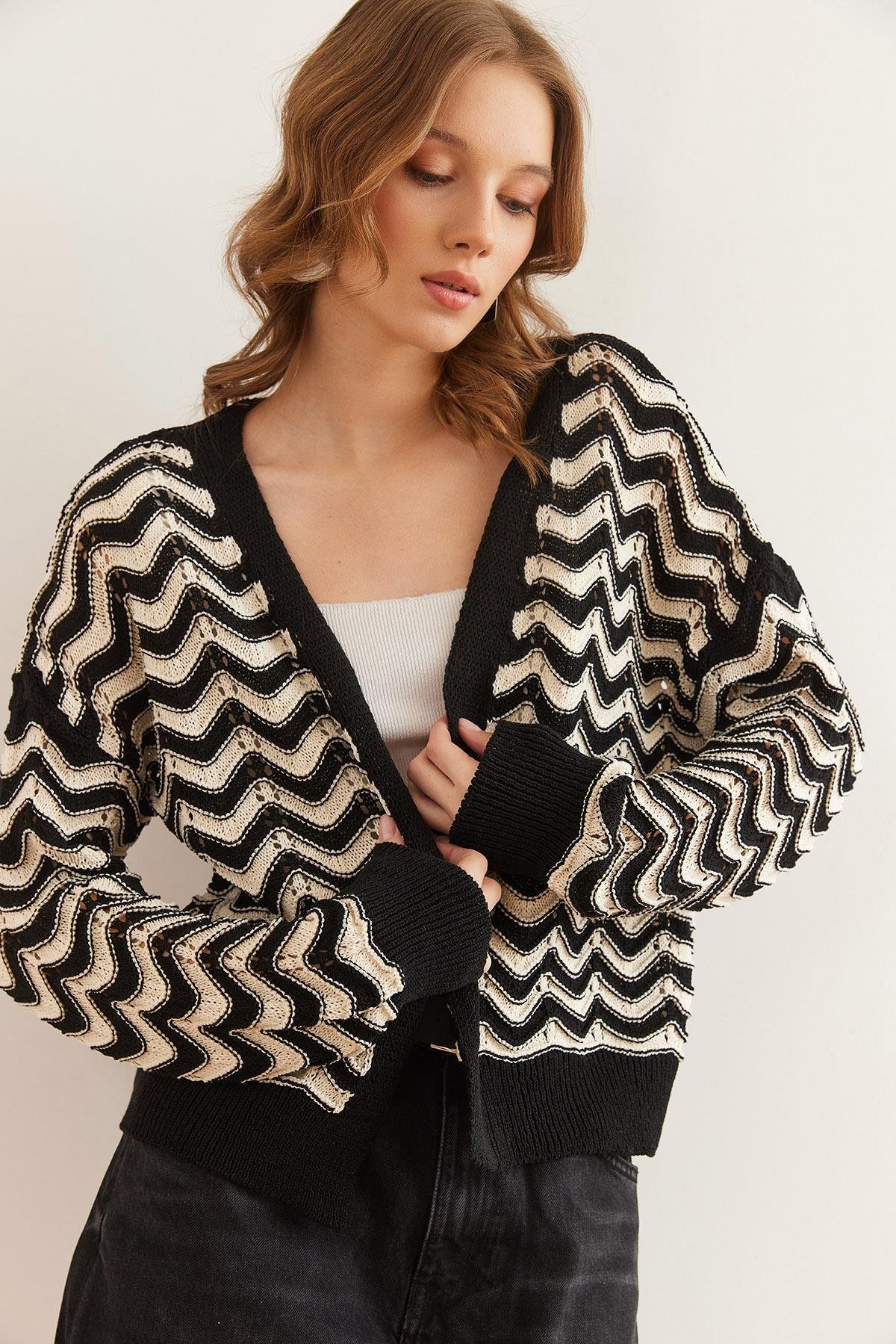 Zigzag Desenli Ajurlu Triko Hırka Siyah