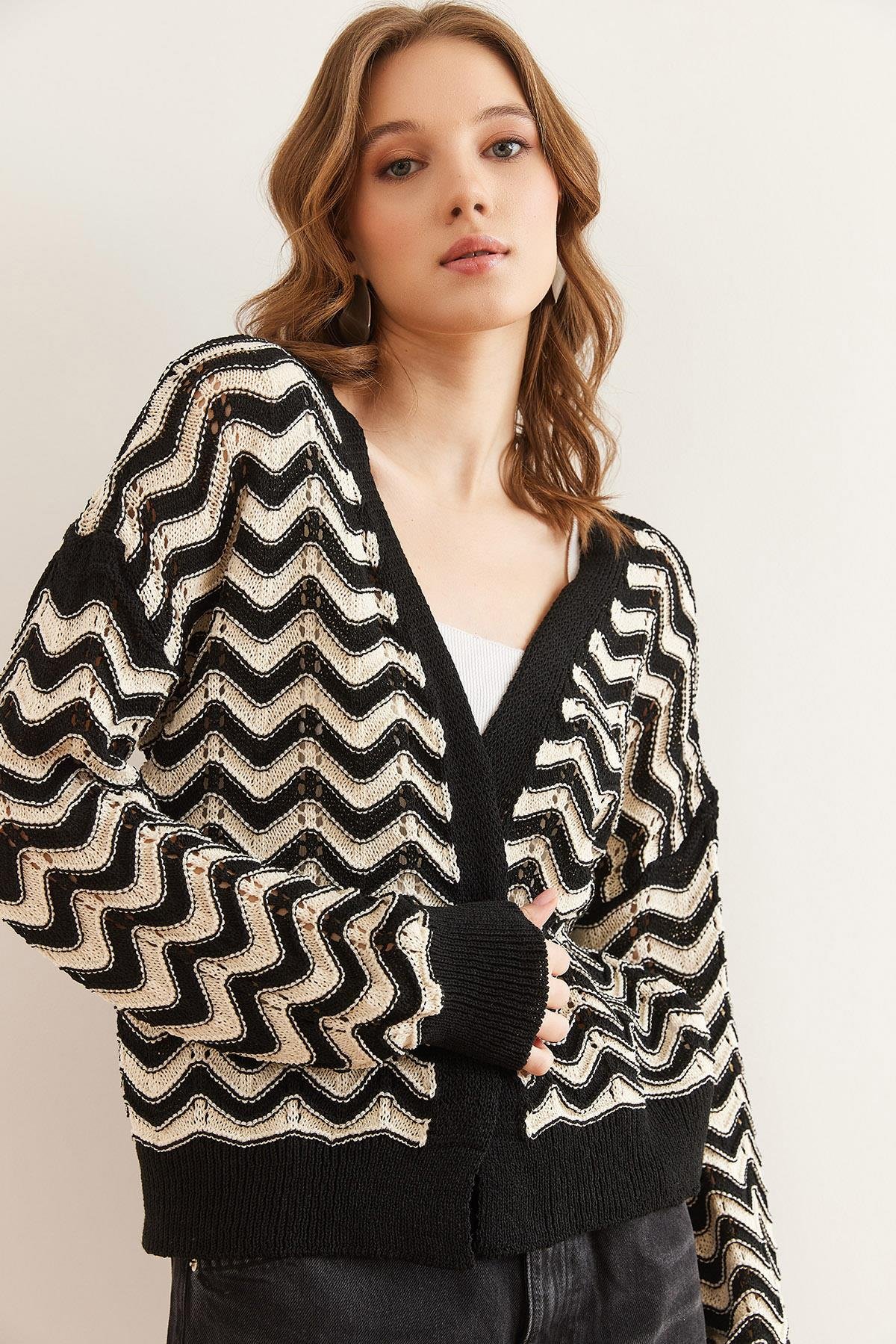Zigzag Desenli Ajurlu Triko Hırka Siyah