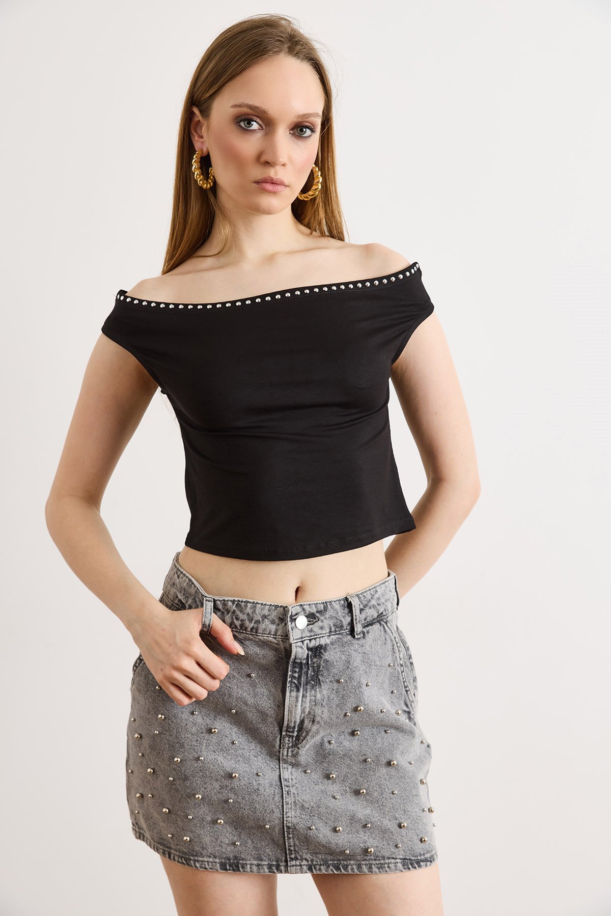 Zımba Detaylı Madonna Yumuşak Dokulu Crop Bluz Siyah