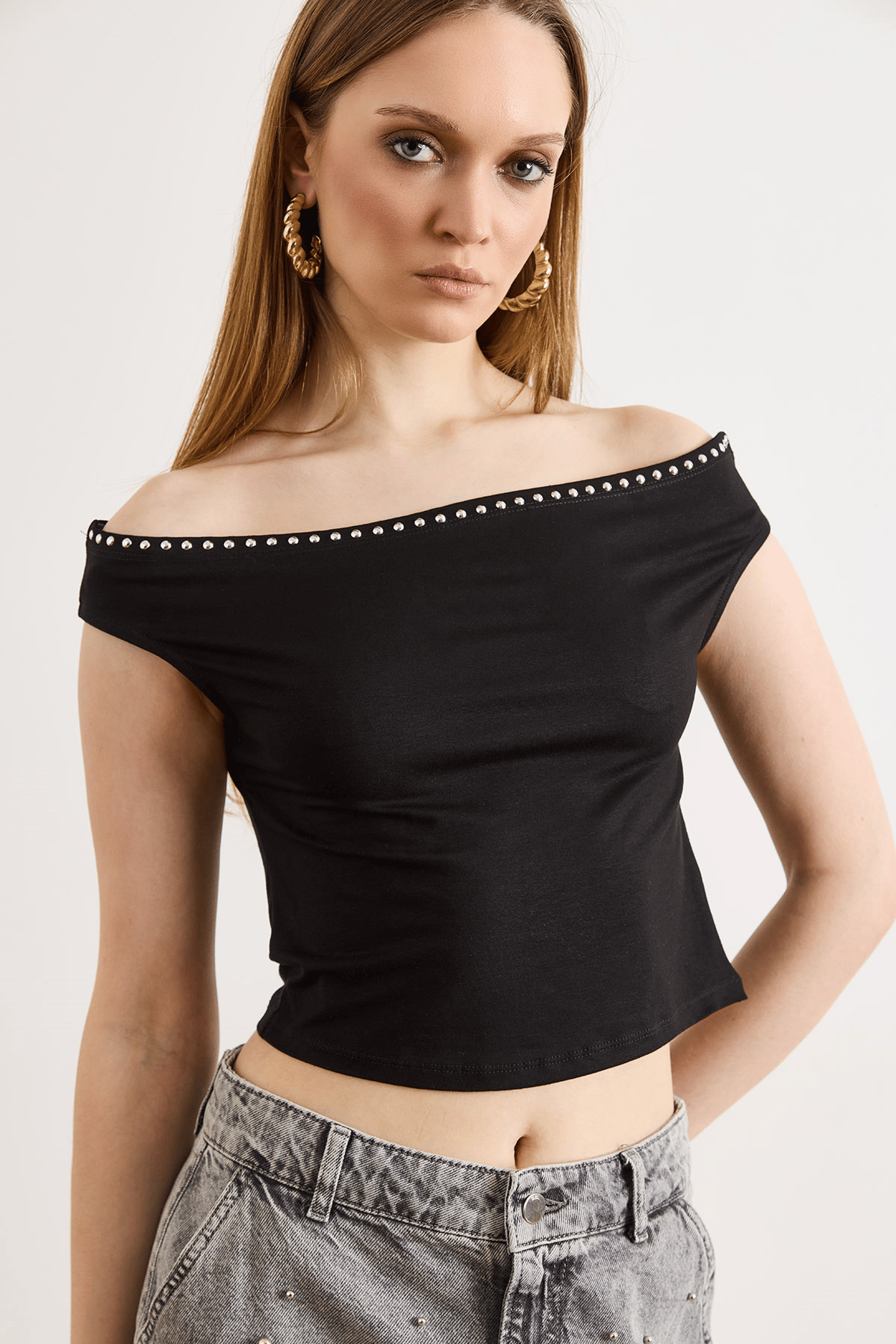 Zımba Detaylı Madonna Yumuşak Dokulu Crop Bluz Siyah
