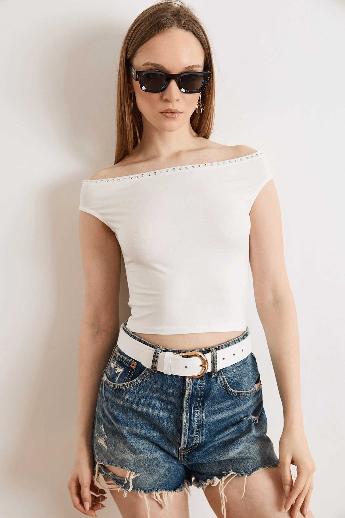 Zımba Detaylı Madonna Yumuşak Dokulu Crop Bluz Beyaz