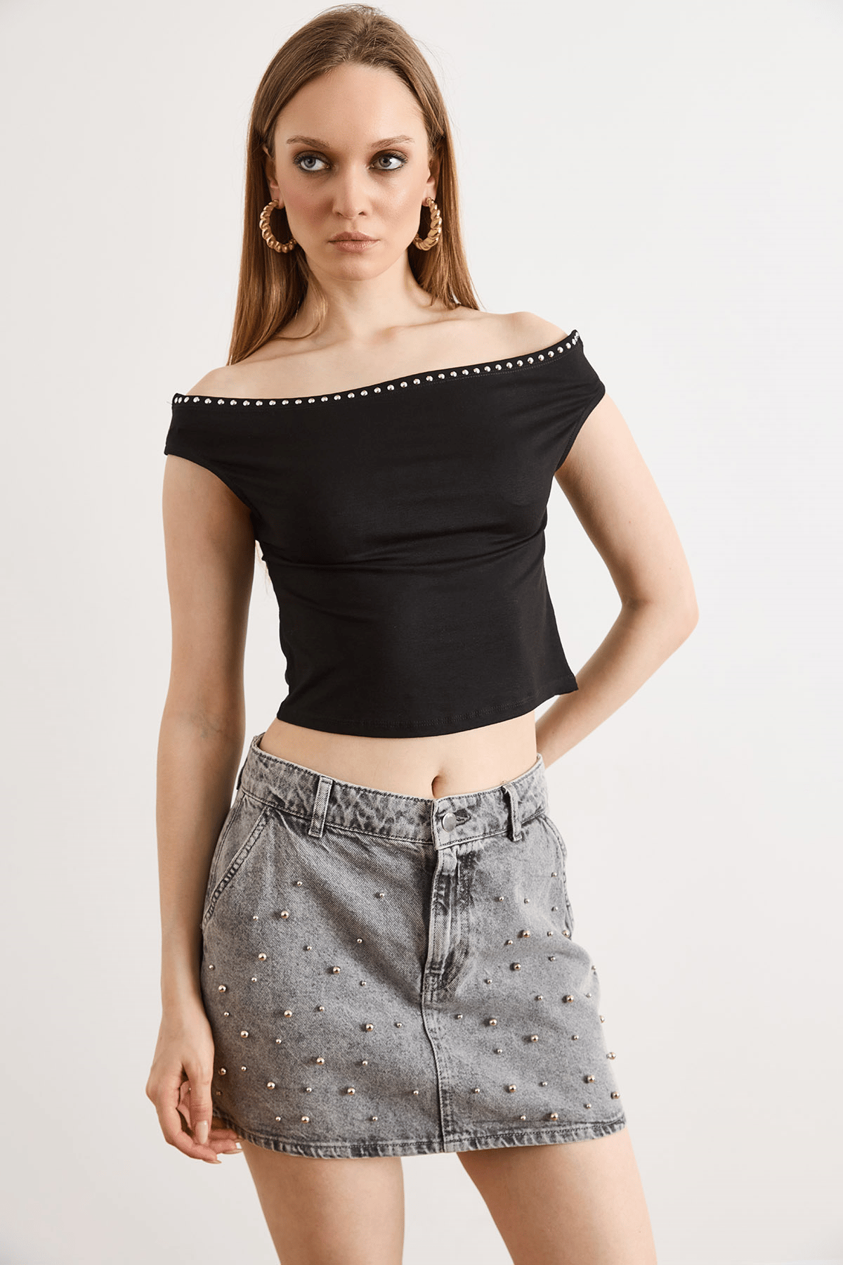Zımba Detaylı Madonna Yumuşak Dokulu Crop Bluz Siyah