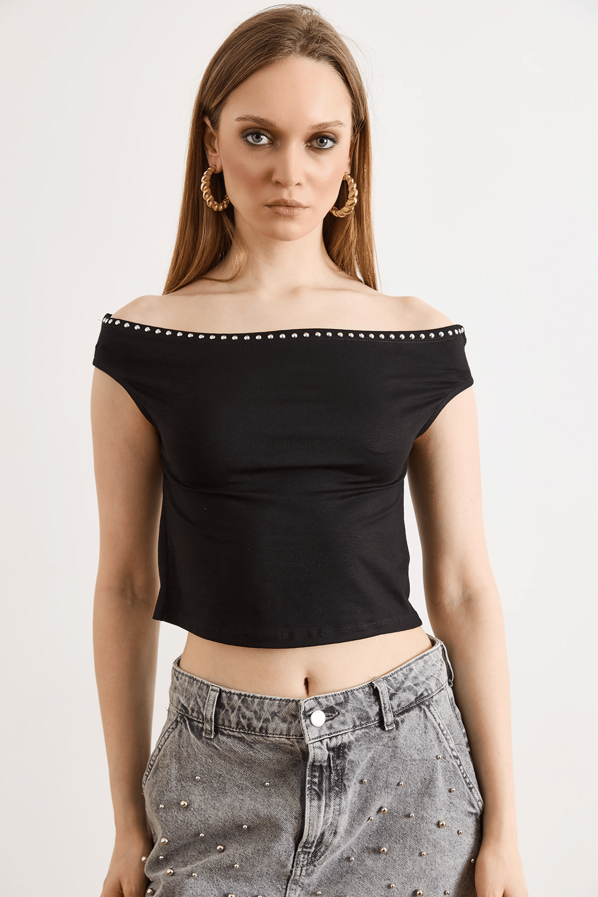 Zımba Detaylı Madonna Yumuşak Dokulu Crop Bluz Siyah