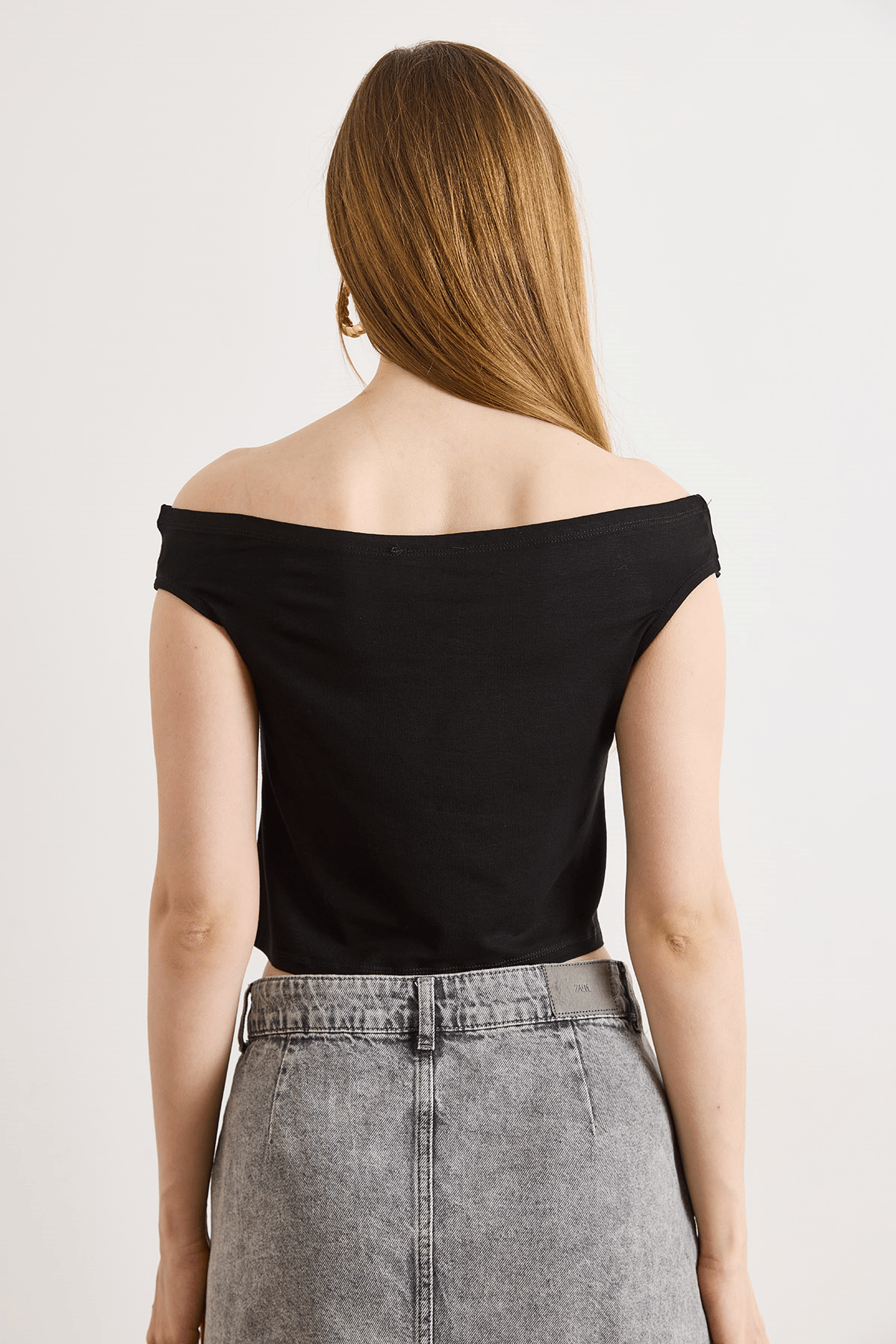 Zımba Detaylı Madonna Yumuşak Dokulu Crop Bluz Siyah