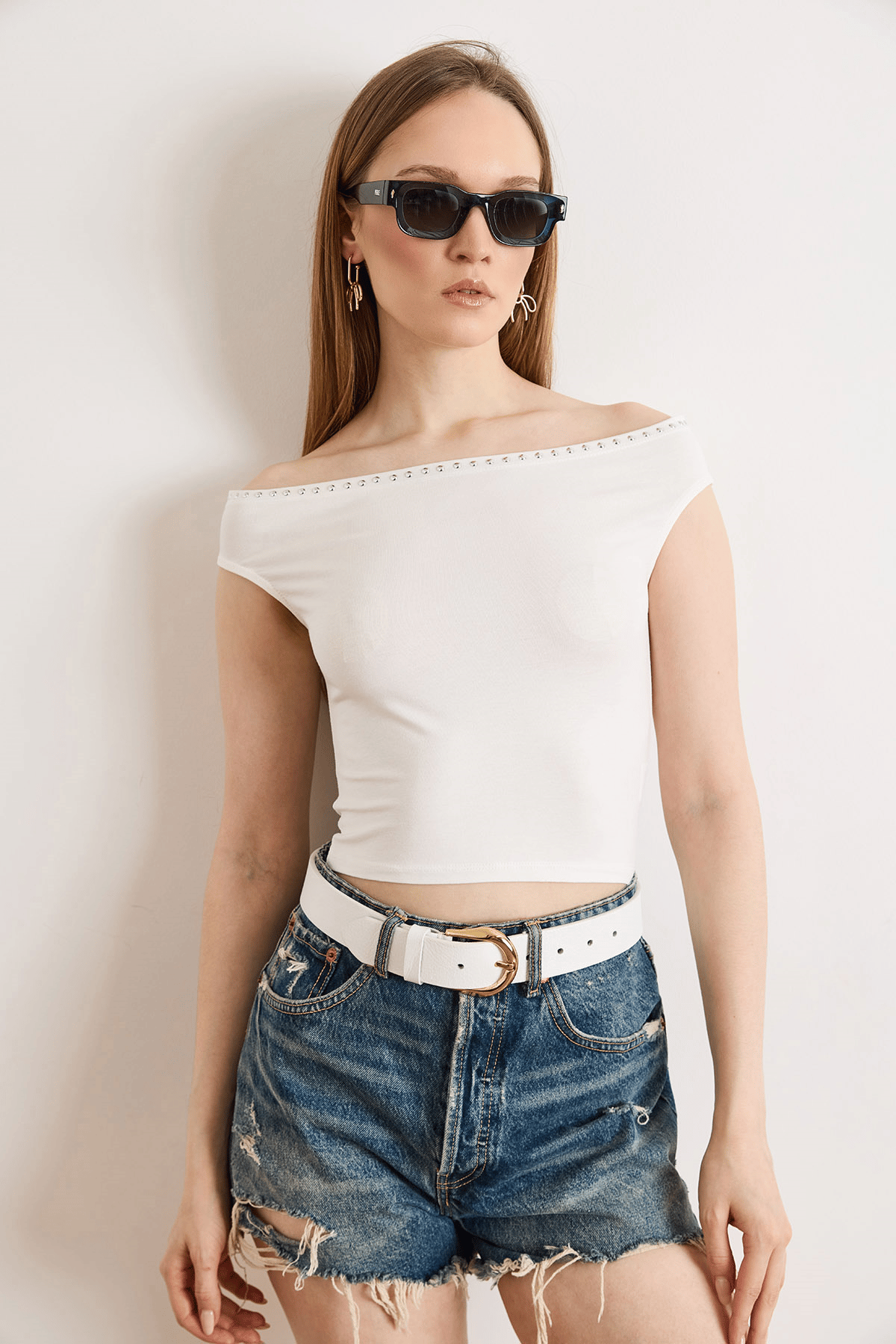 Zımba Detaylı Madonna Yumuşak Dokulu Crop Bluz Beyaz