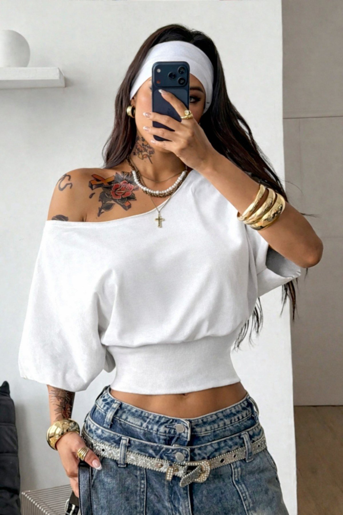 Tarz CoolCropTC-MDN-01-BY-MKadın Beyaz Madon Yaka Beli Lastikli Crop Düşük Omuzlu Salaş Tişört