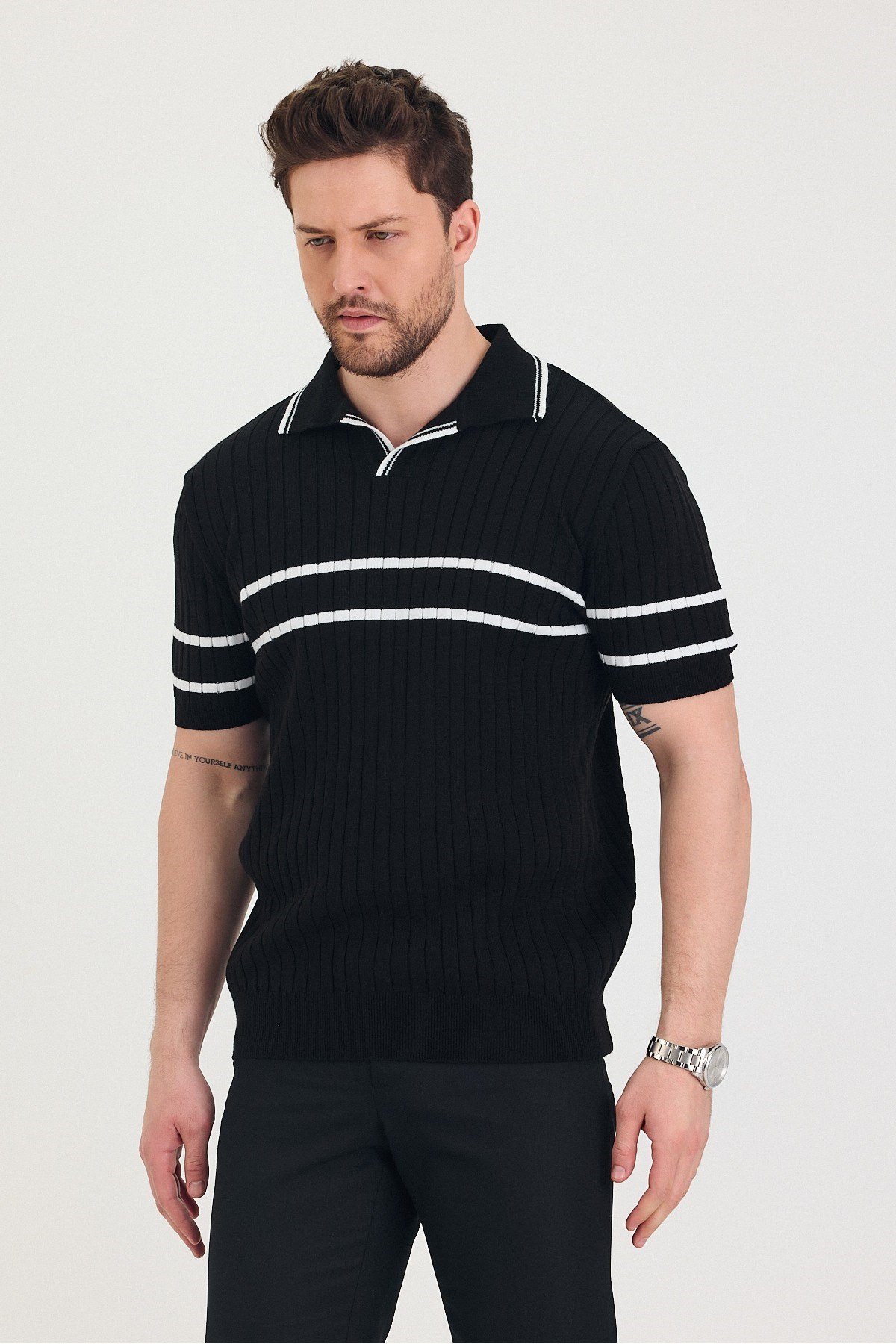 Tarz CoolT-shirtTSH-E-25SS-005-TRK-M2-R11Erkek Yaka Kol Göğüs Çizgi Detaylı Triko T-shirt