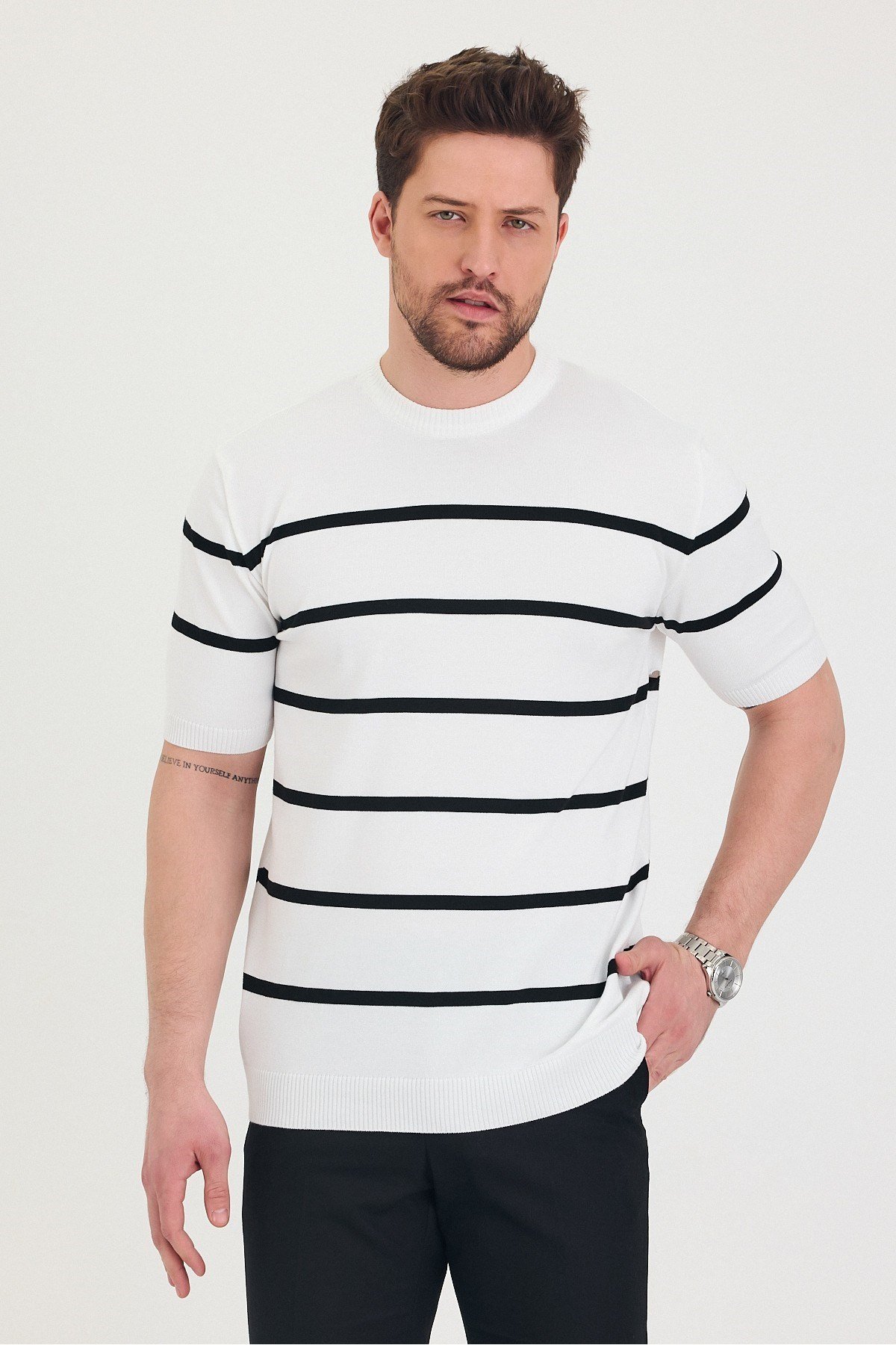 Tarz CoolT-shirtTSH-E-25SS-009-TRK-BYZ-LErkek Bisiklet Yaka Kalın Çizgi Detaylı Kısa Kollu Ince Triko T-shirt