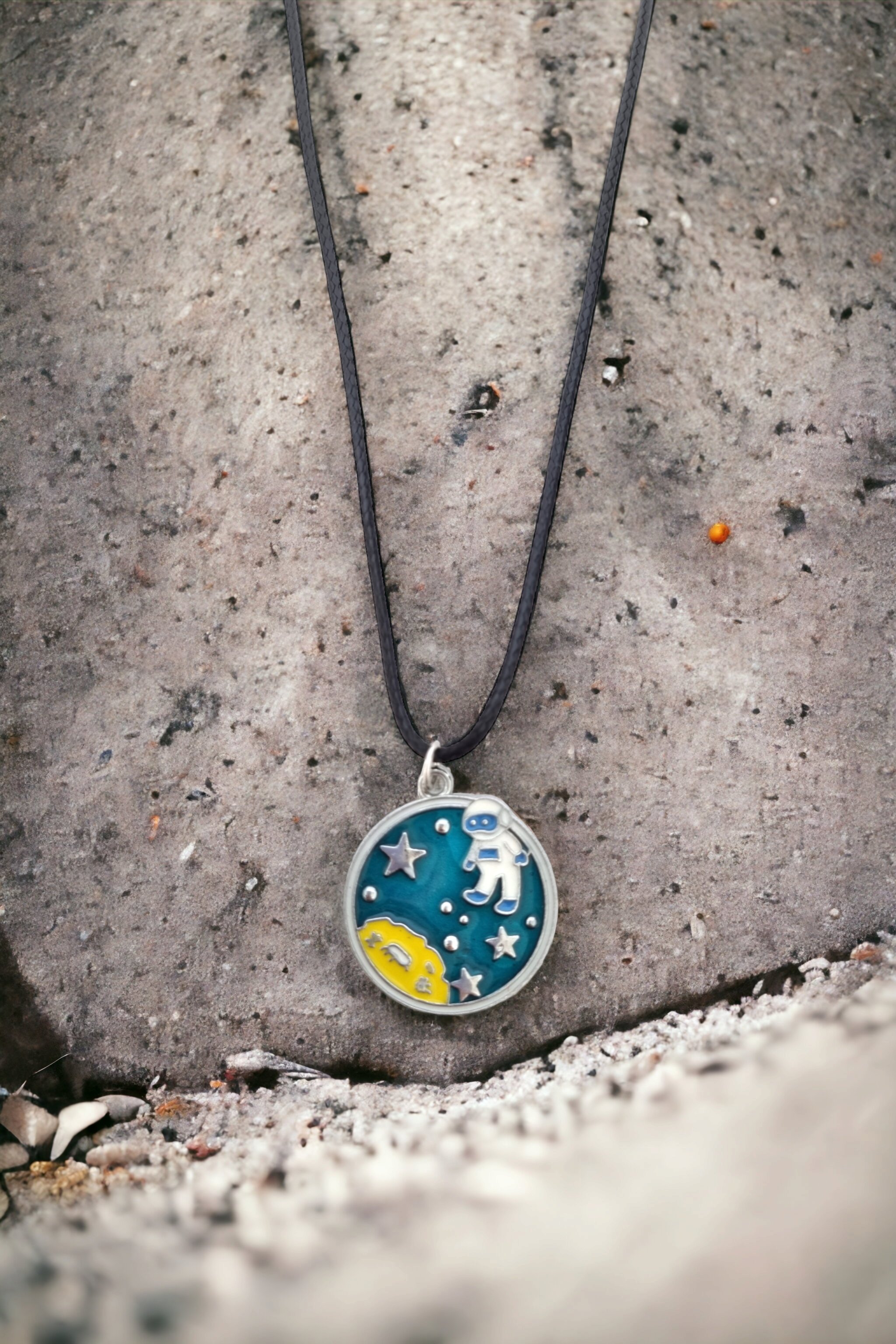 Astronot Gezegenler Kolye