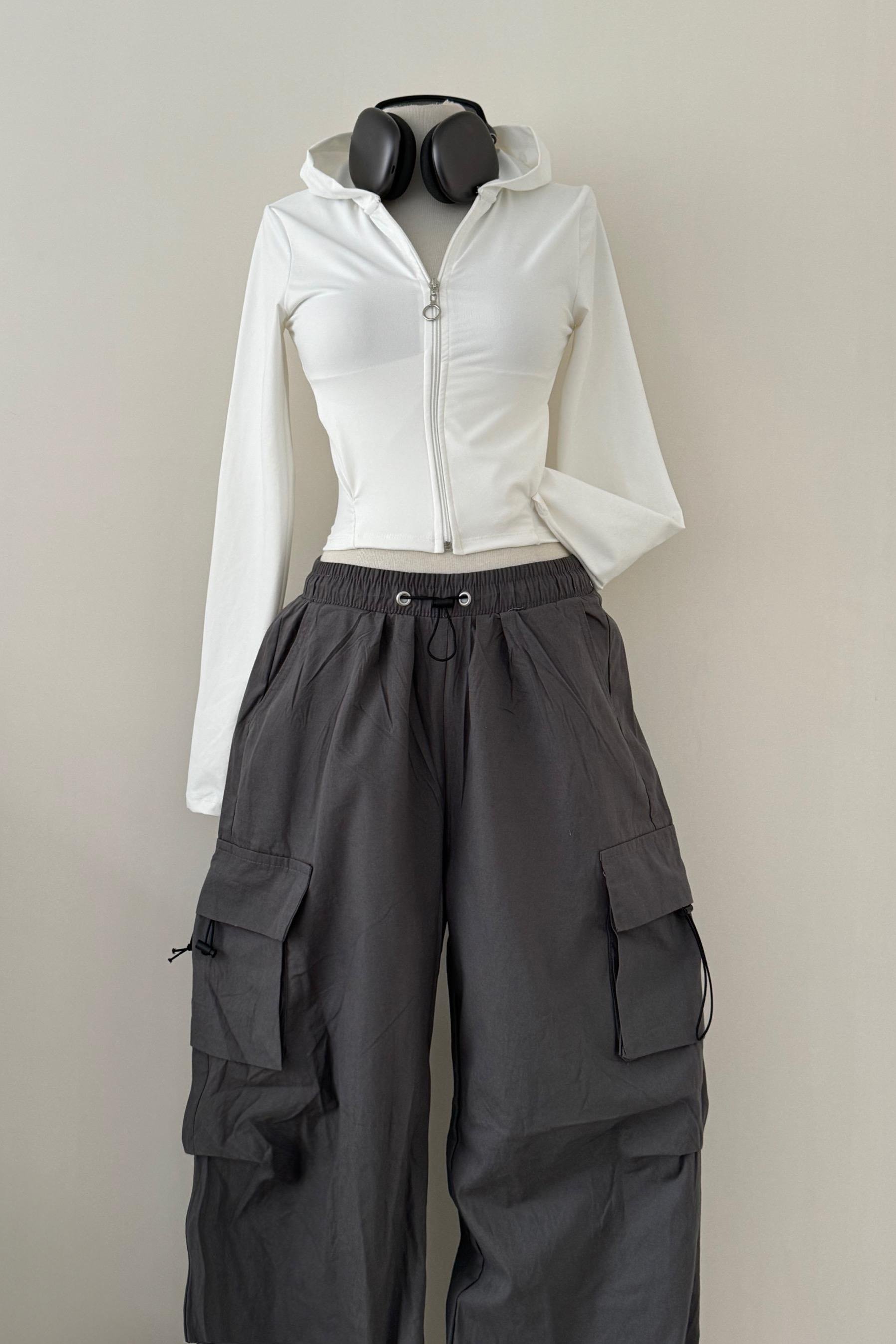 Beyaz Fermuarlı Kapüşonlu Hırka