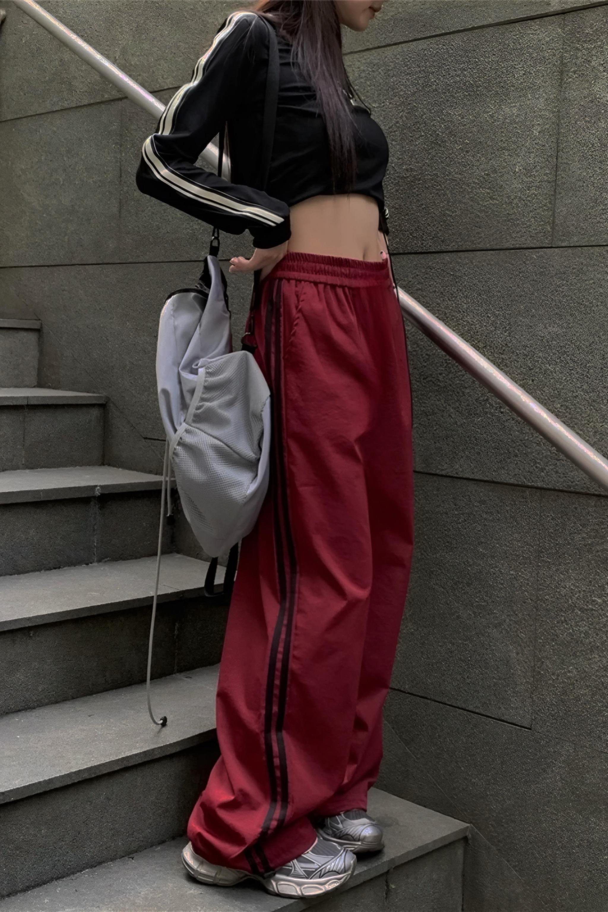 Bordo Şerit Detay Paraşüt Eşofman