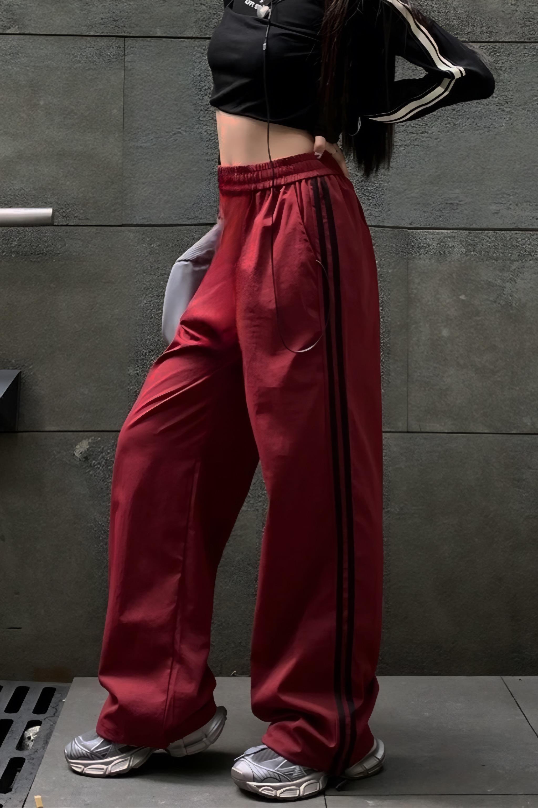 Bordo Şerit Detay Paraşüt Eşofman