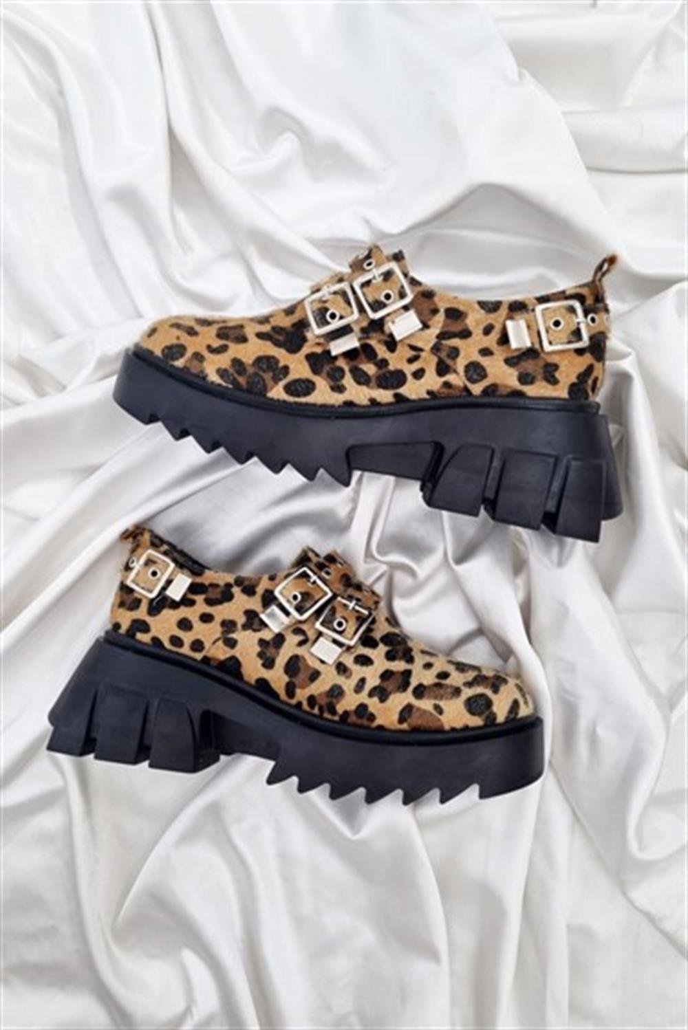 Japon Tarz Leopar Desen Ayakkabı