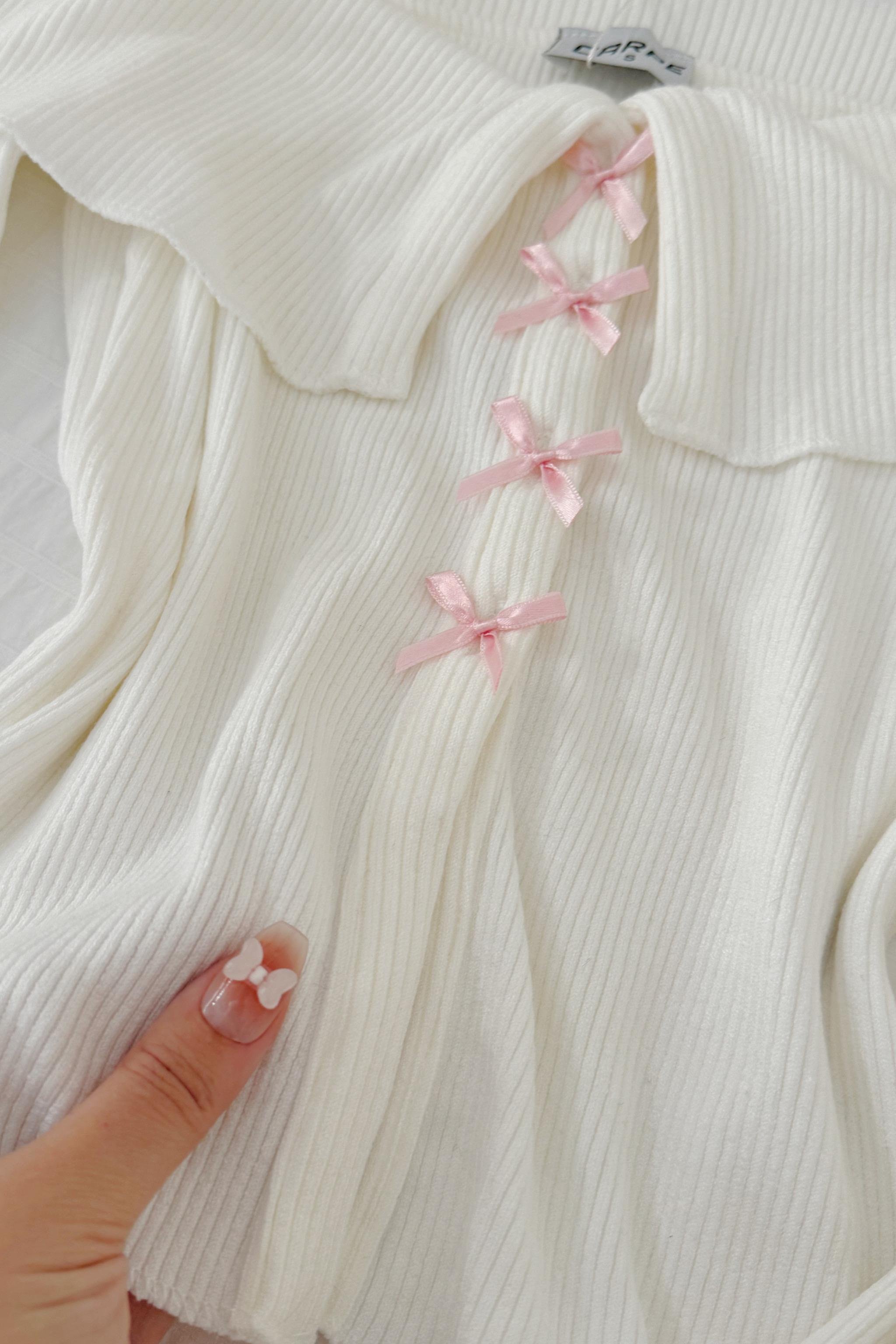 Low Collar Ribbon Detail Bluz