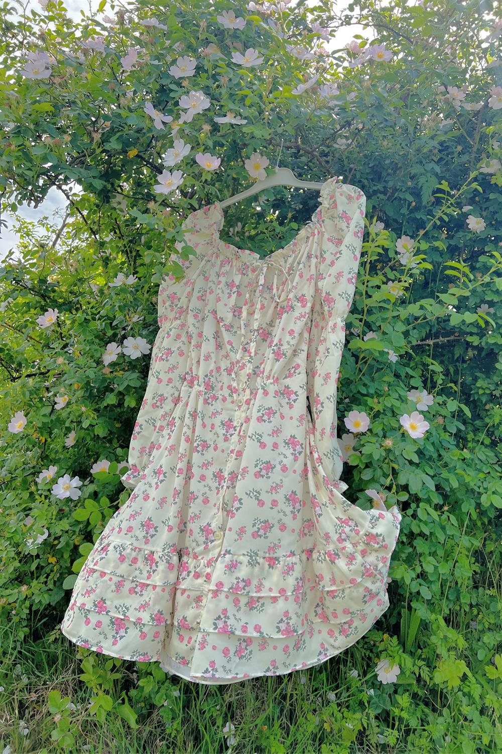 Low-Cut Flowery Elbise
