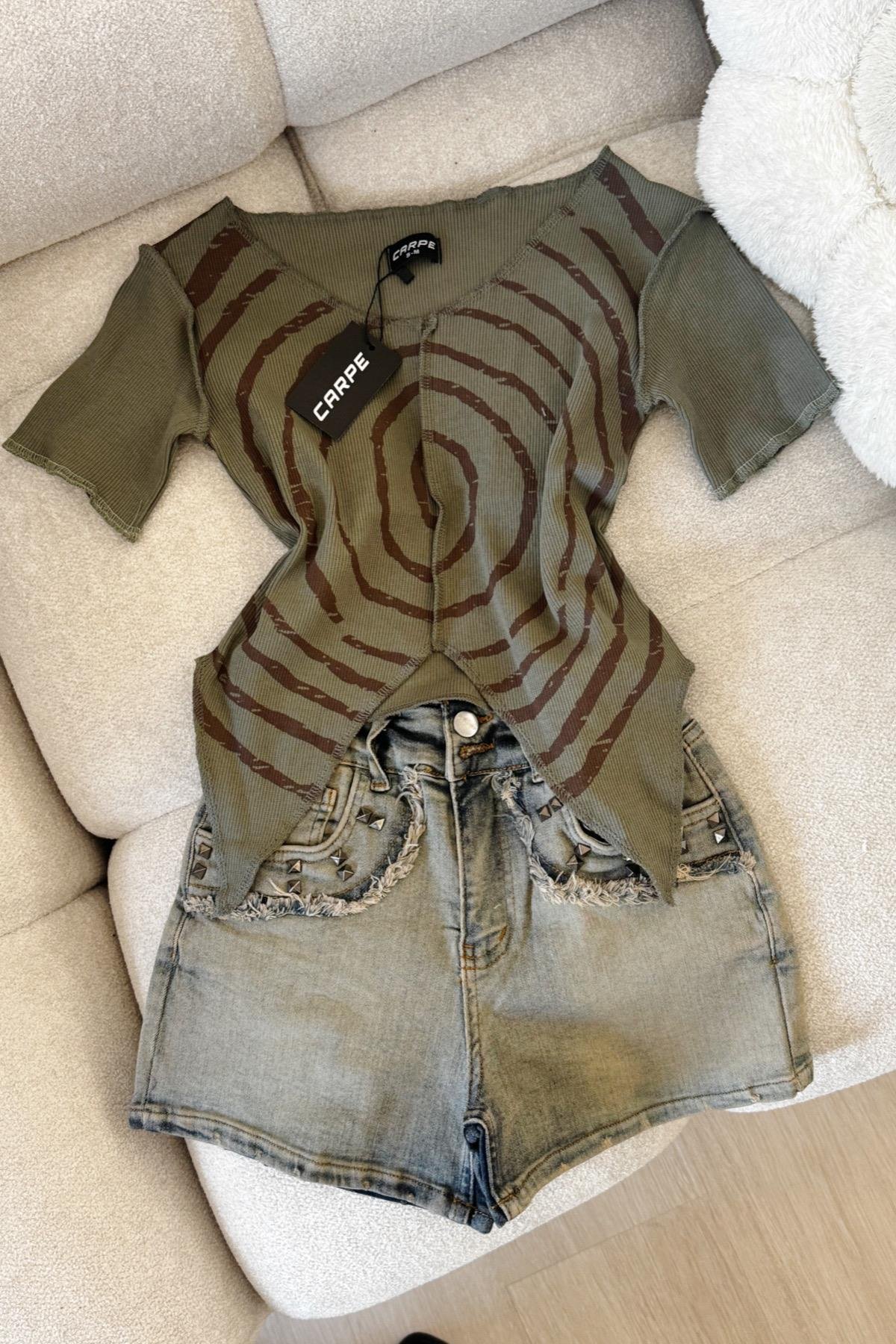 Mavi Eskitme Piramit Detay Şort