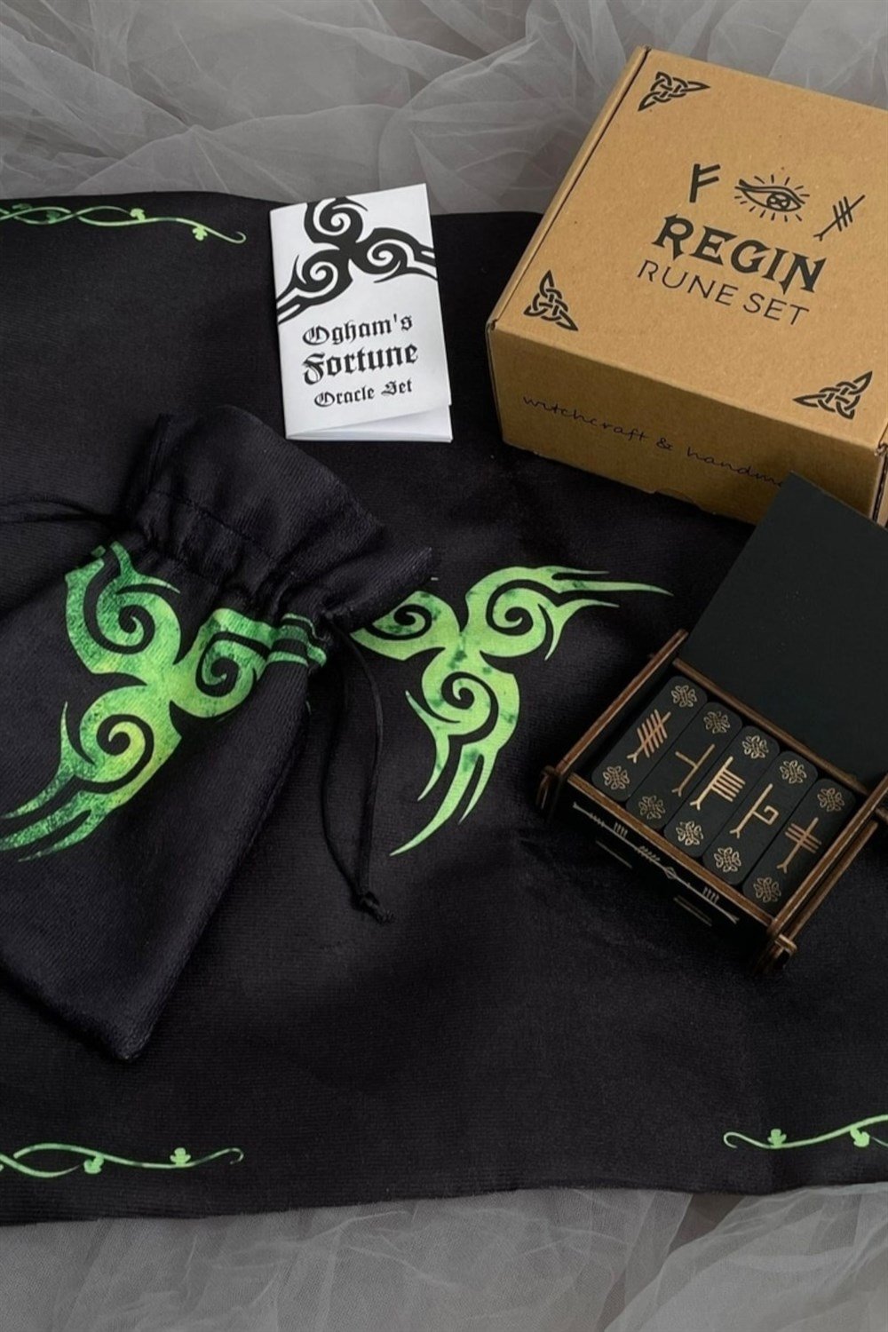 Oghams Fortune Kese Ve Örtülü Rune Set