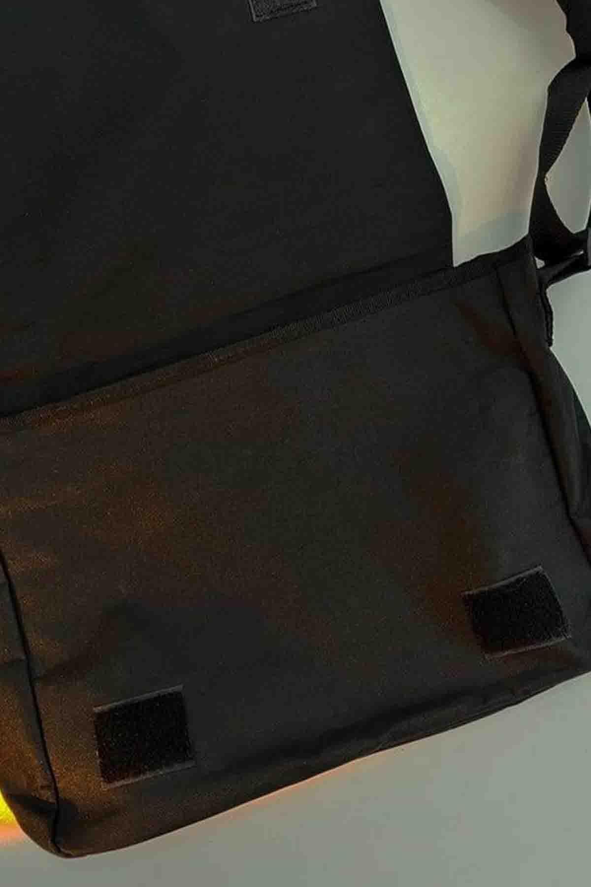 Red Pentegram Postacı Çantası