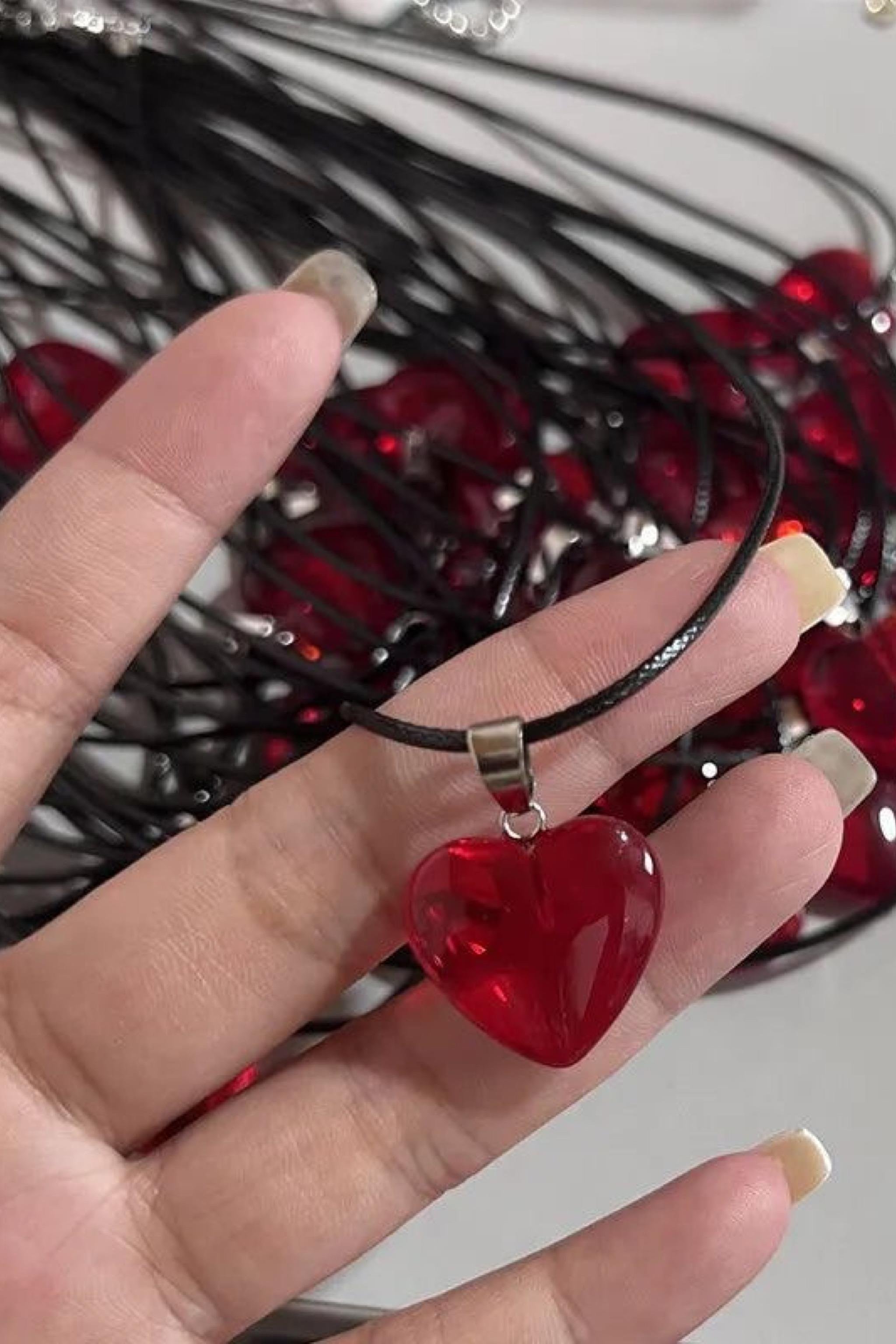 Red Pine Heart Kolye