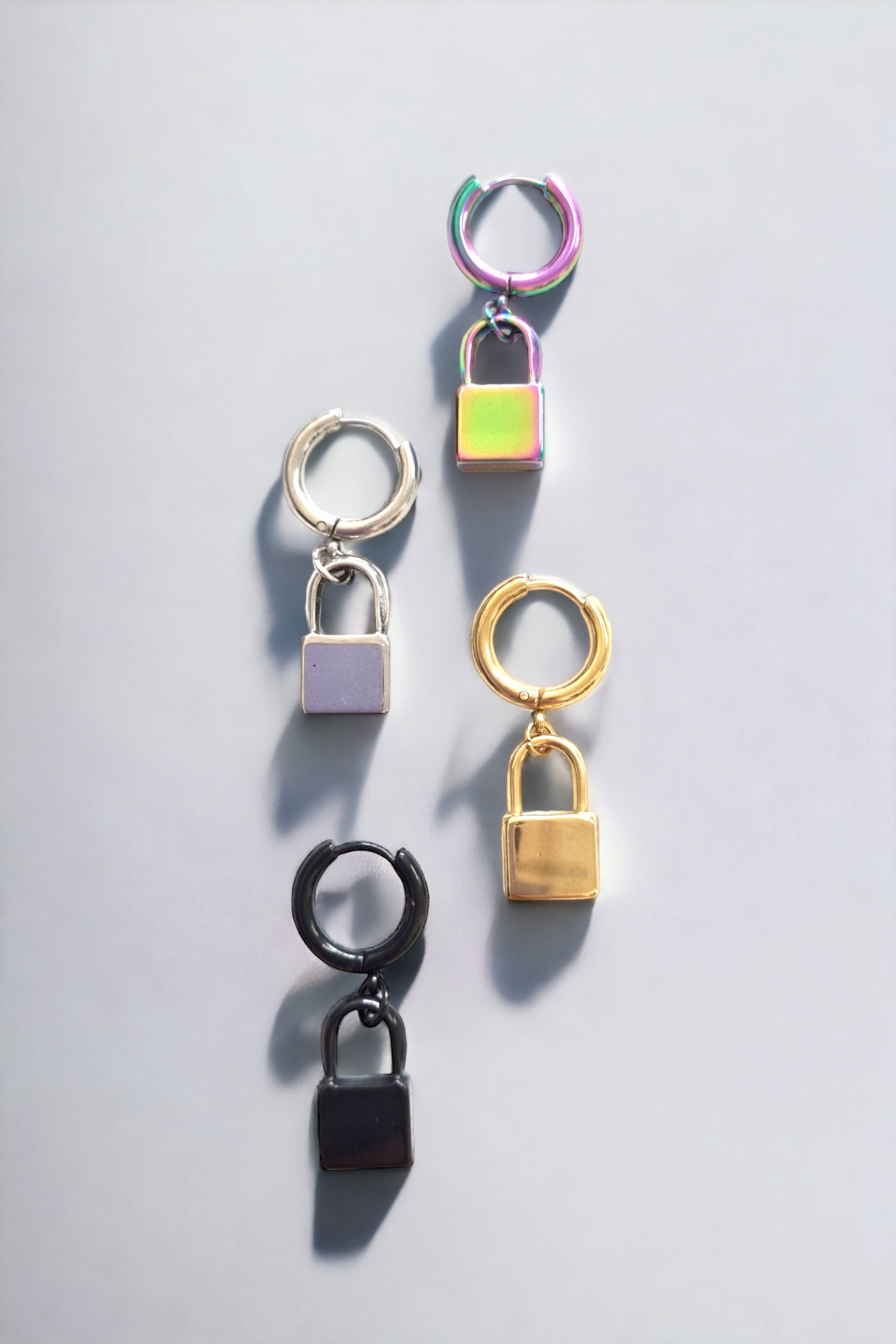 Shaky Steel Lock Earring Colors GOLD