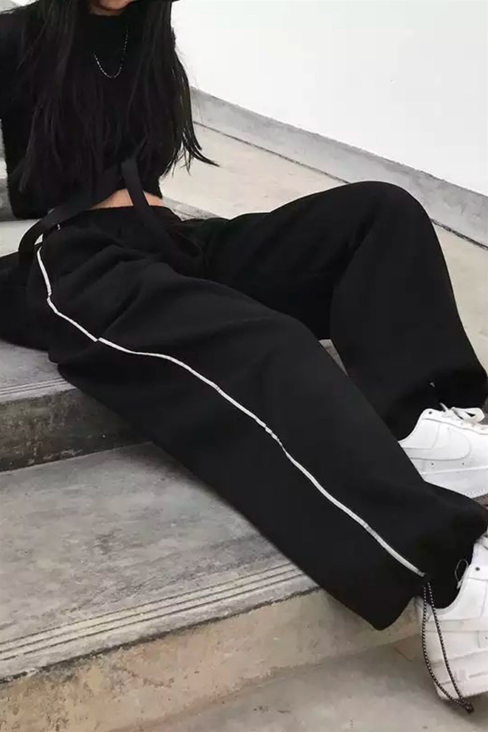 Şerit Detaylı Siiyah Eşofman