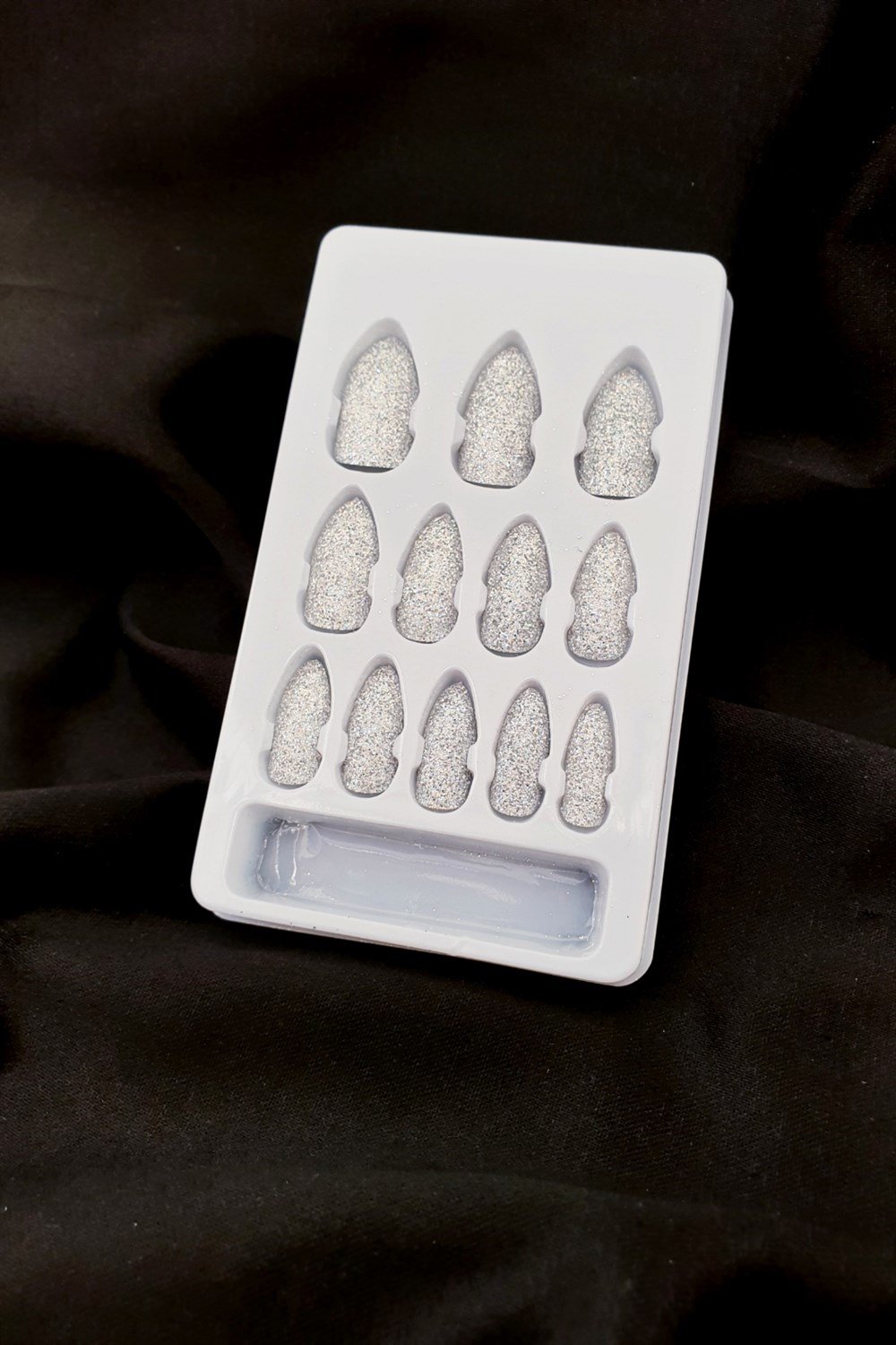 Simli Takma Tırnak Beyaz